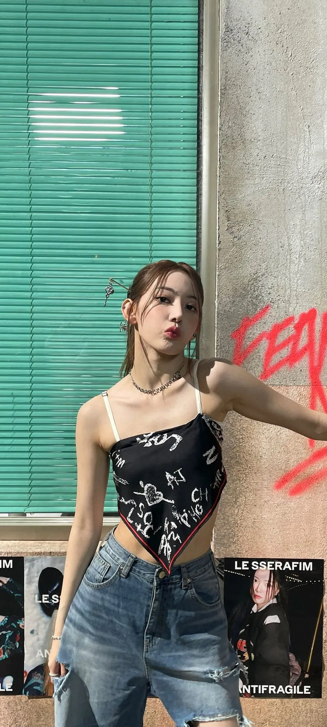 Fond d'écran de verrouillage mobile Sakura Miyawaki 4K HD télécharger — IZ*ONE, LE SSERAFIM