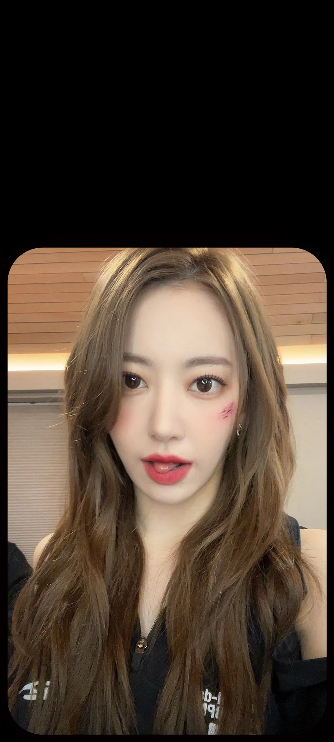 Fond d'écran de verrouillage mobile Sakura Miyawaki 4K HD télécharger — IZ*ONE, LE SSERAFIM