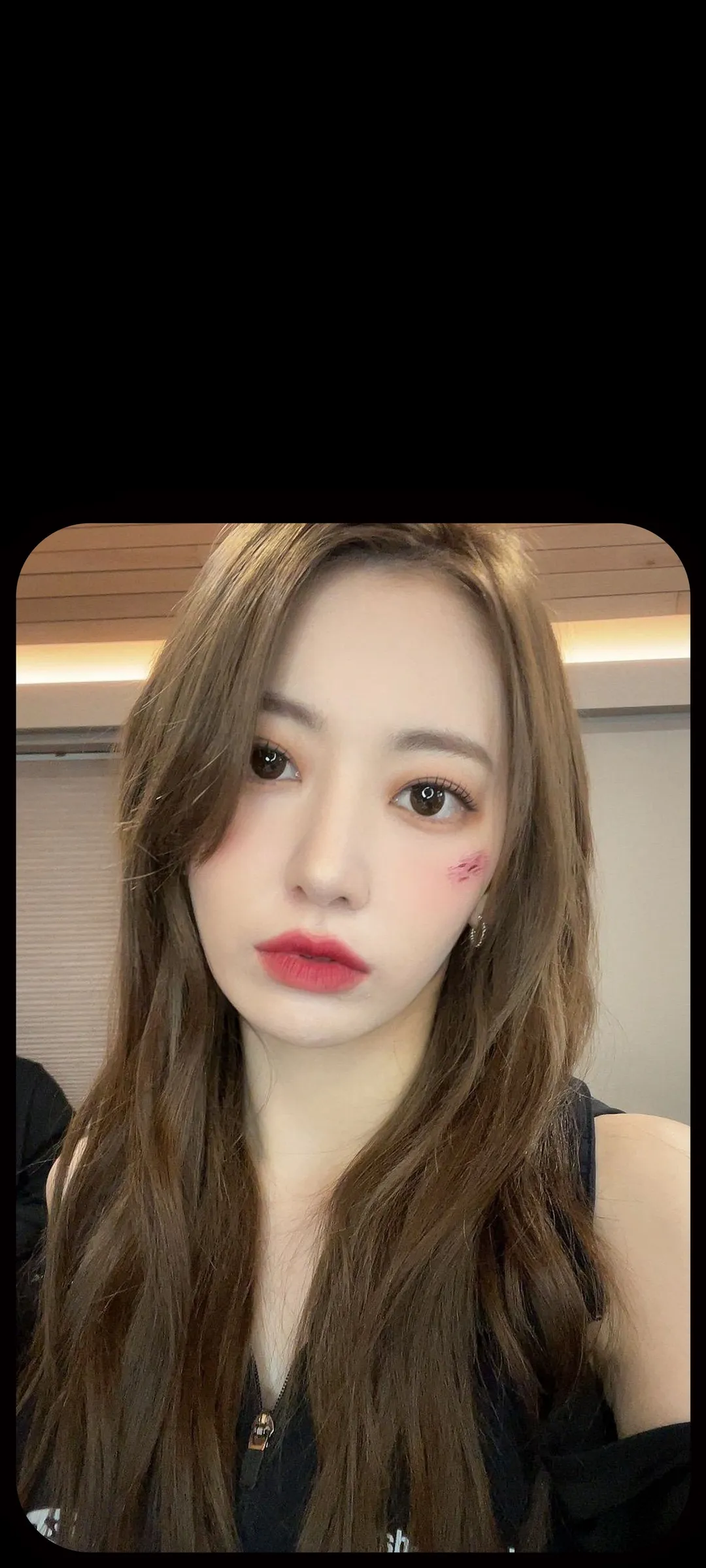 Fond d'écran de verrouillage mobile Sakura Miyawaki 4K HD télécharger — IZ*ONE, LE SSERAFIM