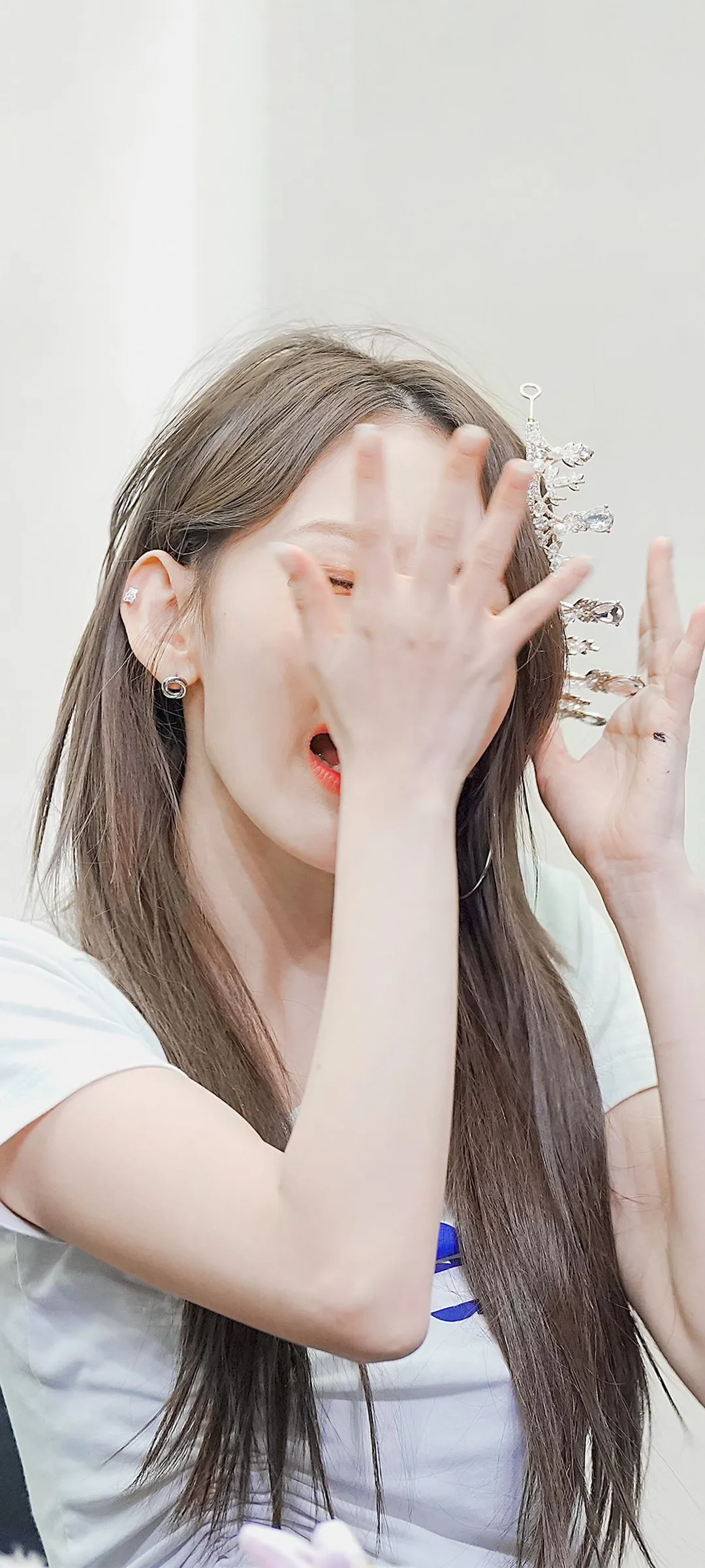 Fond d'écran de verrouillage mobile Sakura Miyawaki 4K HD télécharger — IZ*ONE, LE SSERAFIM