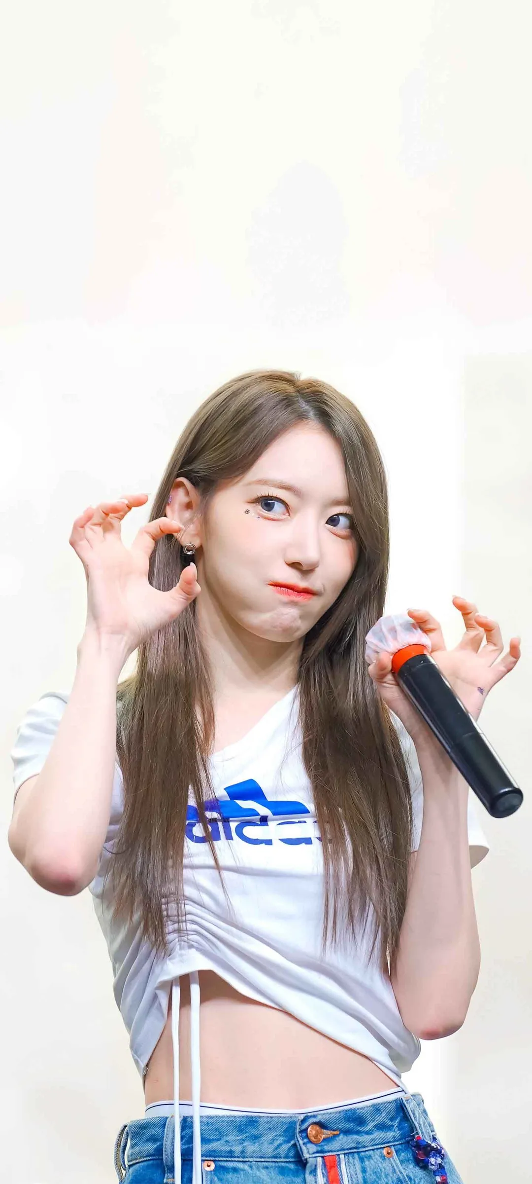 Fond d'écran de verrouillage mobile Sakura Miyawaki 4K HD télécharger — IZ*ONE, LE SSERAFIM