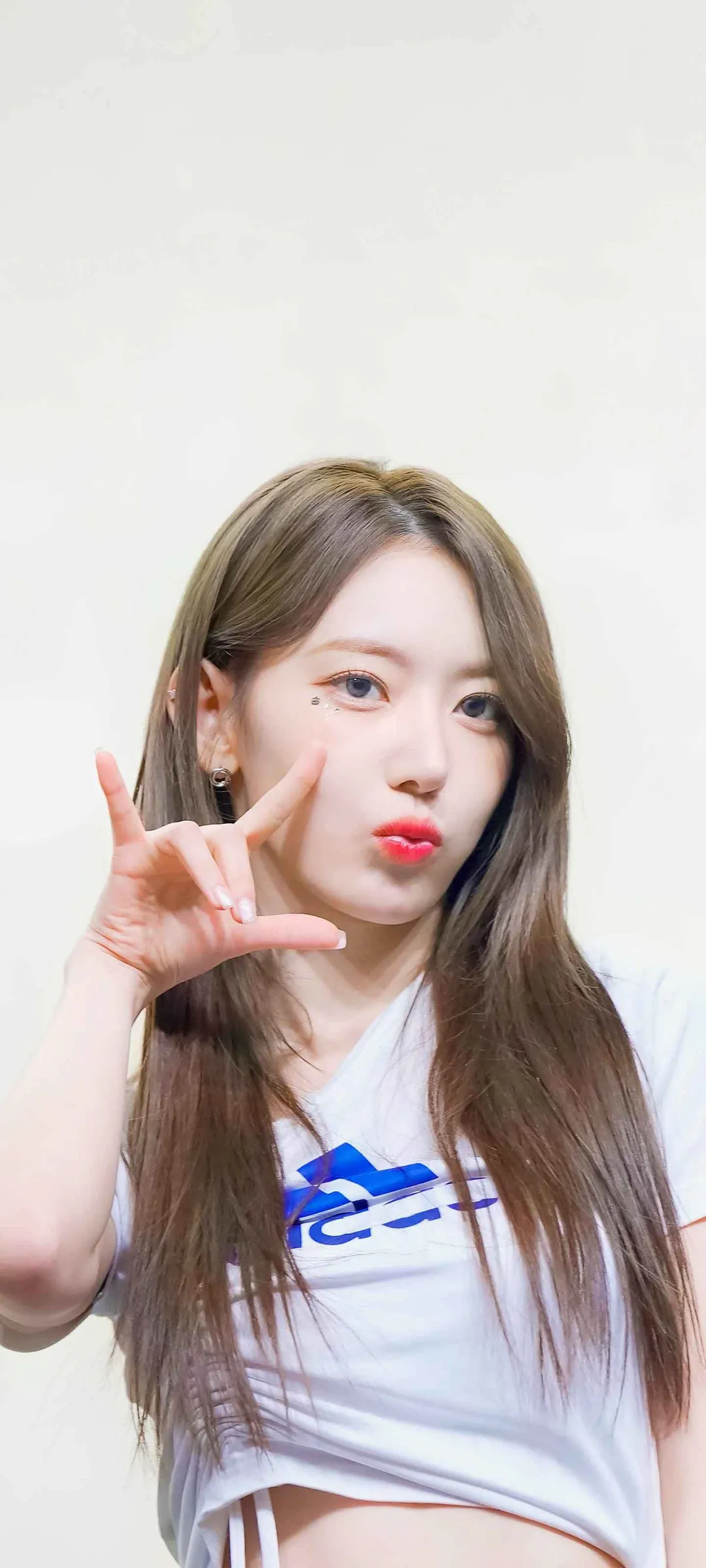 Fond d'écran de verrouillage mobile Sakura Miyawaki 4K HD télécharger — IZ*ONE, LE SSERAFIM