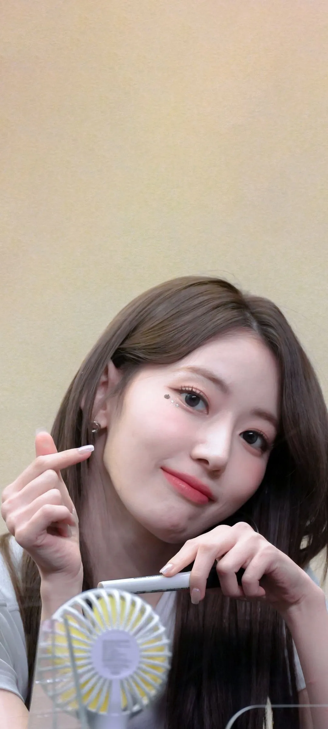 Fond d'écran de verrouillage mobile Sakura Miyawaki 4K HD télécharger — IZ*ONE, LE SSERAFIM