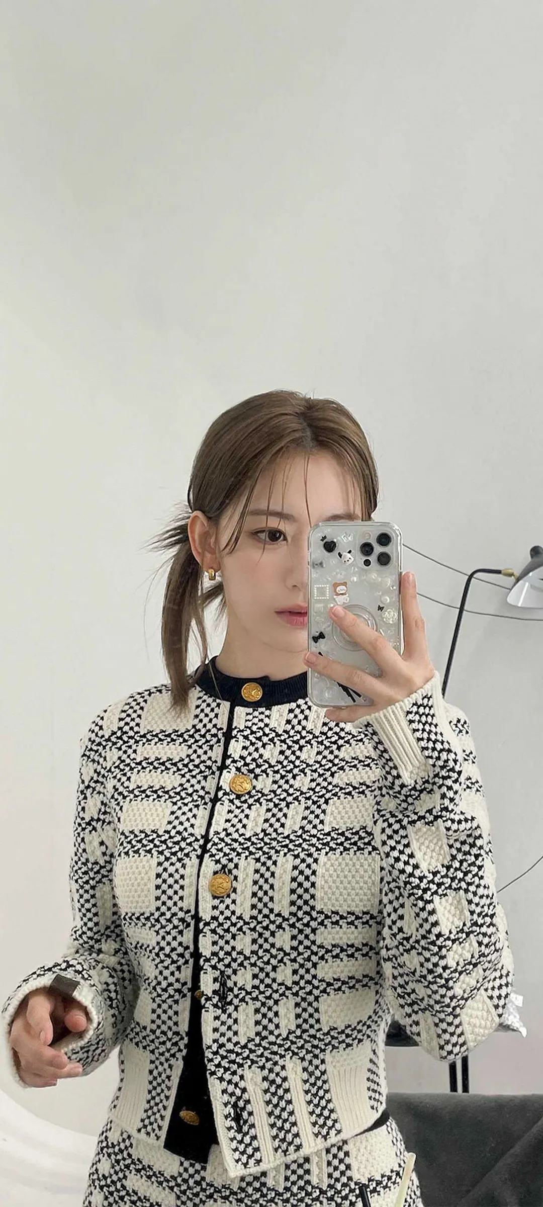 Fond d'écran de verrouillage mobile Sakura Miyawaki 4K HD télécharger — IZ*ONE, LE SSERAFIM