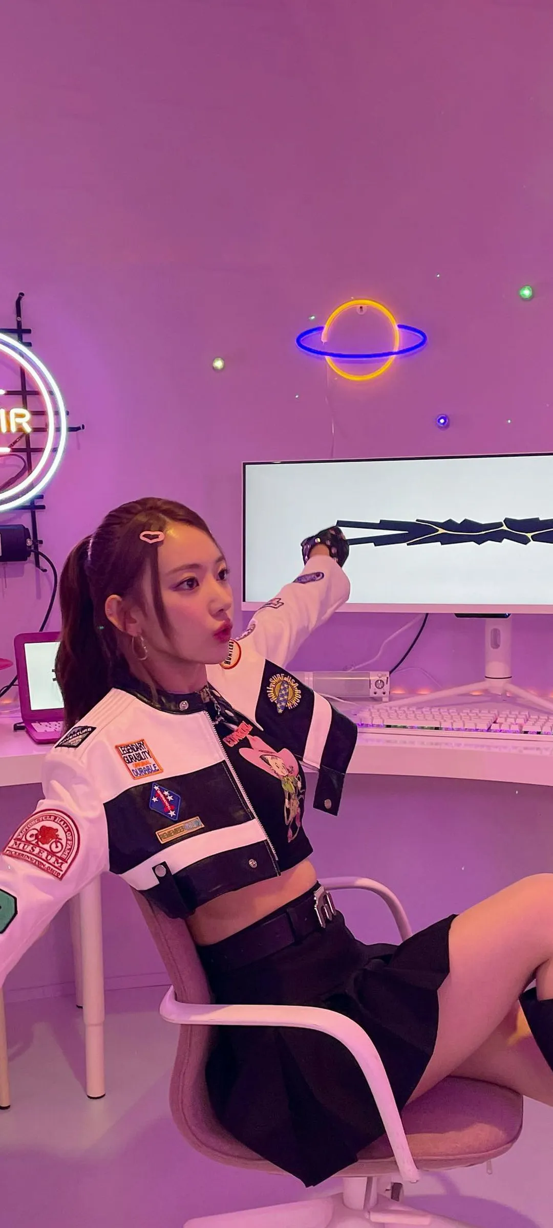 Fond d'écran de verrouillage mobile Sakura Miyawaki 4K HD télécharger — IZ*ONE, LE SSERAFIM