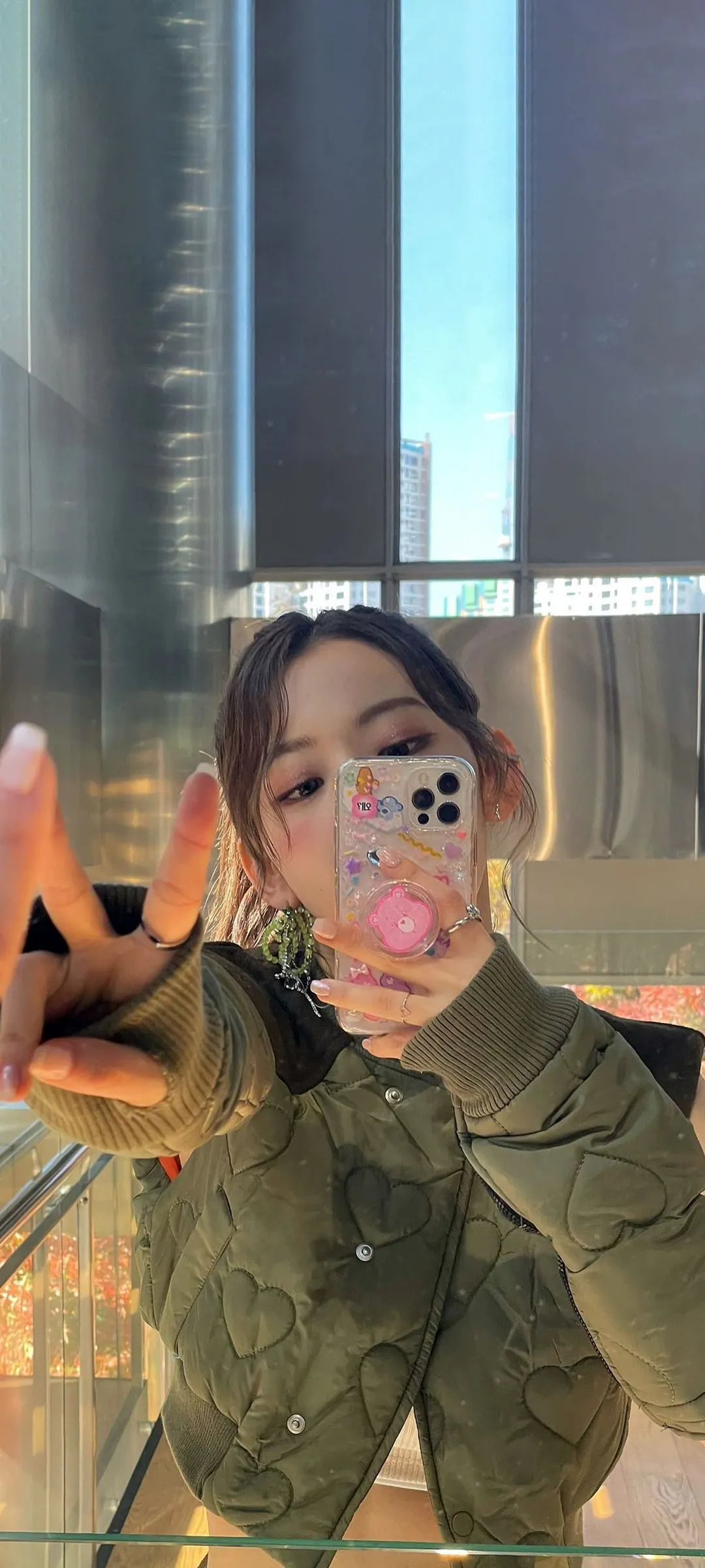 Fond d'écran de verrouillage mobile Sakura Miyawaki 4K HD télécharger — IZ*ONE, LE SSERAFIM