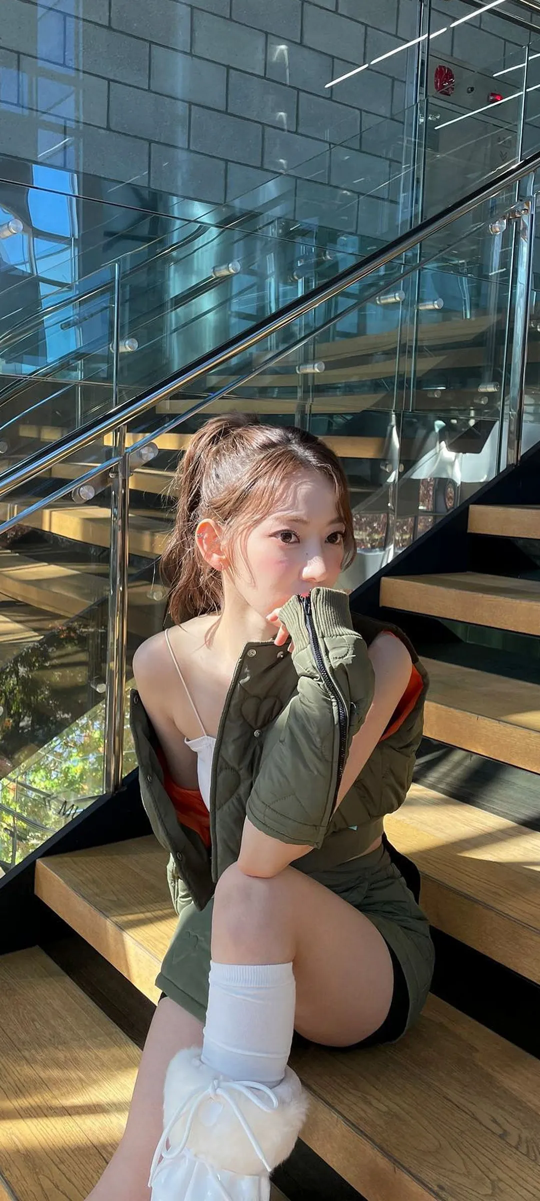 Fond d'écran de verrouillage mobile Sakura Miyawaki 4K HD télécharger — IZ*ONE, LE SSERAFIM