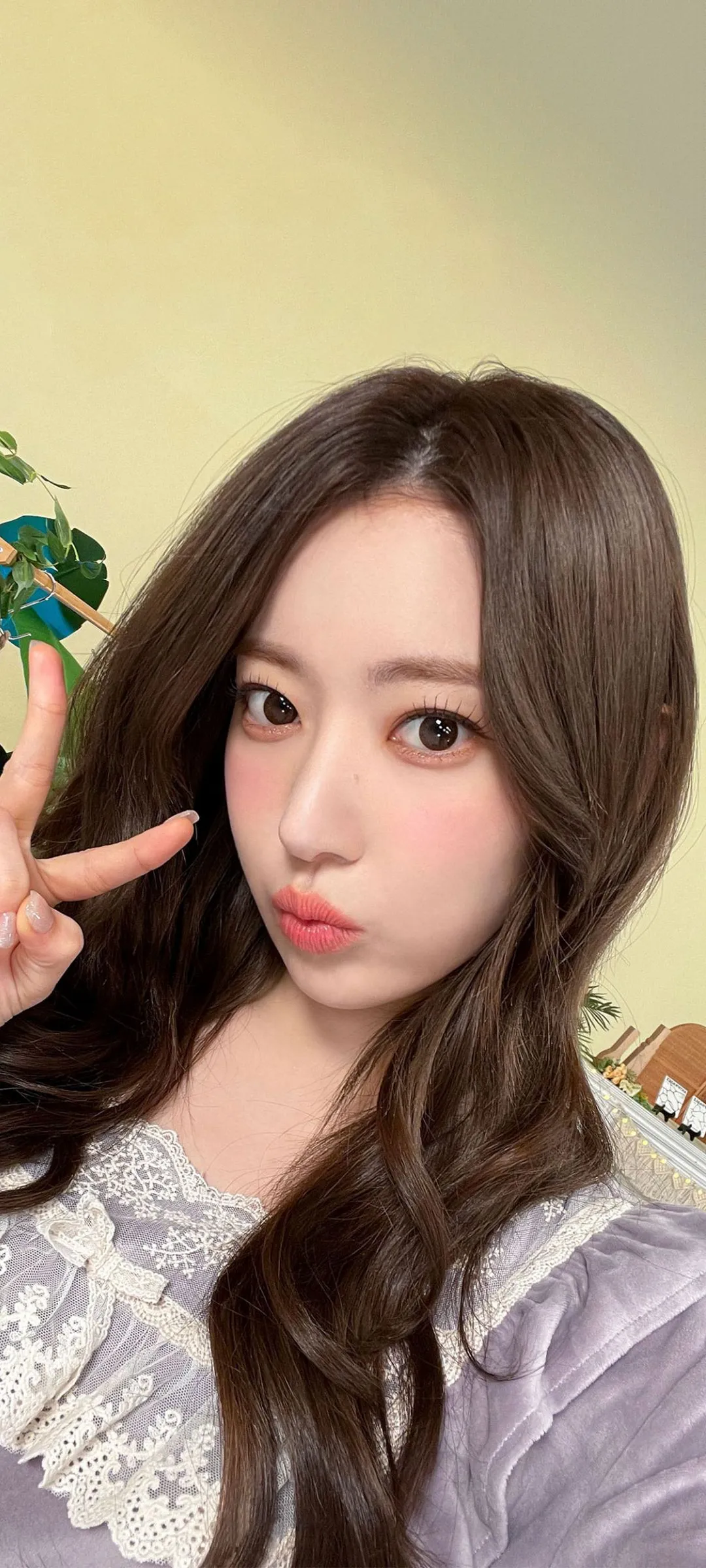 Fond d'écran de verrouillage mobile Sakura Miyawaki 4K HD télécharger — IZ*ONE, LE SSERAFIM