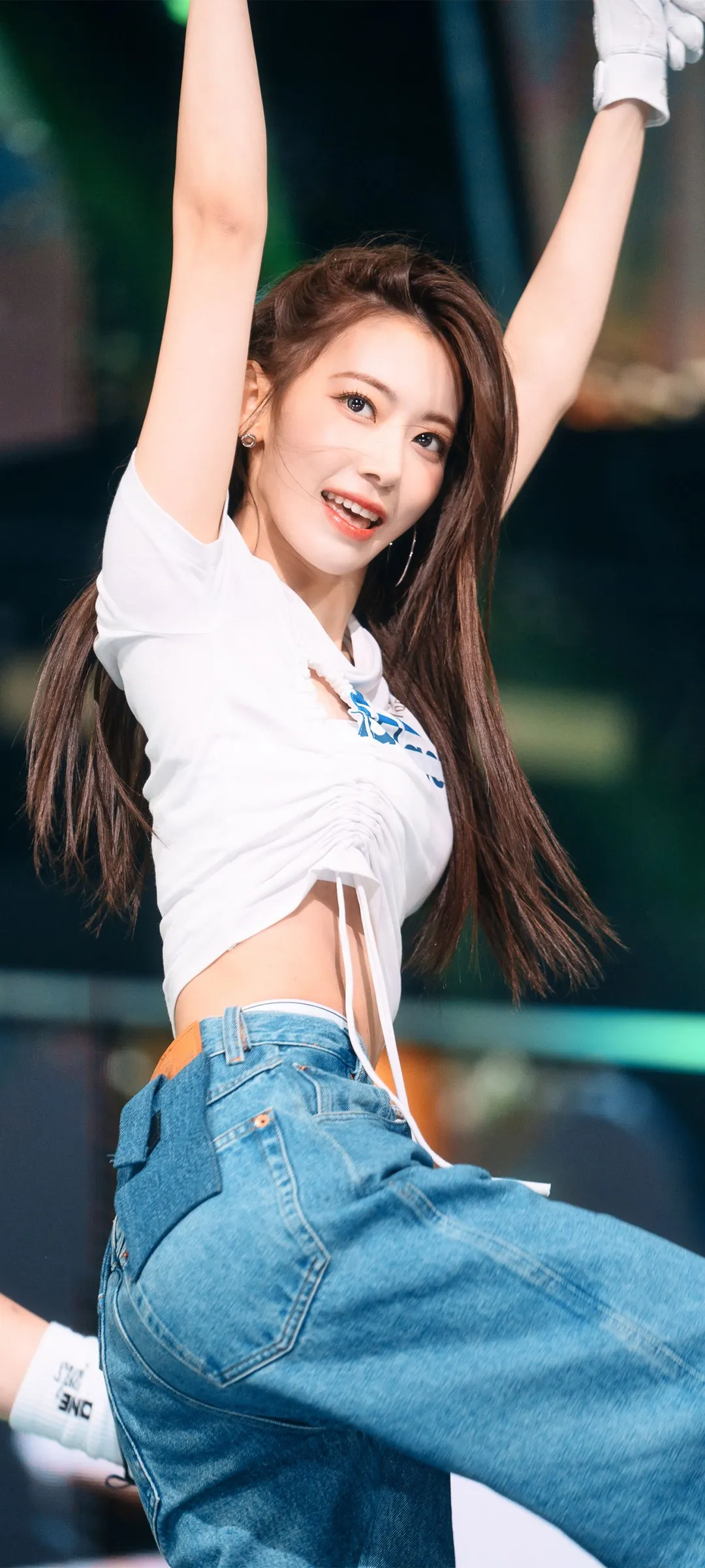 Fond d'écran de verrouillage mobile Sakura Miyawaki 4K HD télécharger — IZ*ONE, LE SSERAFIM