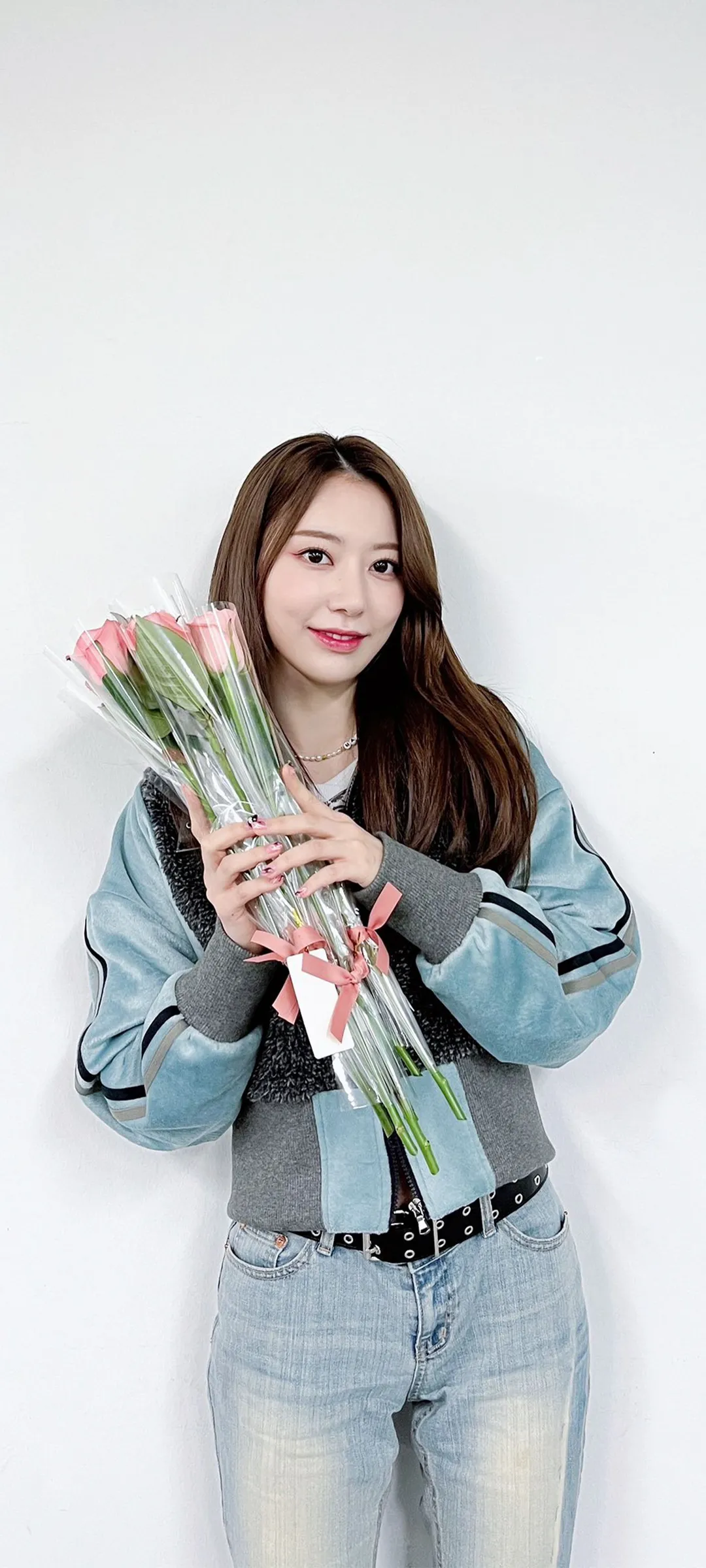 Fond d'écran de verrouillage mobile Sakura Miyawaki 4K HD télécharger — IZ*ONE, LE SSERAFIM