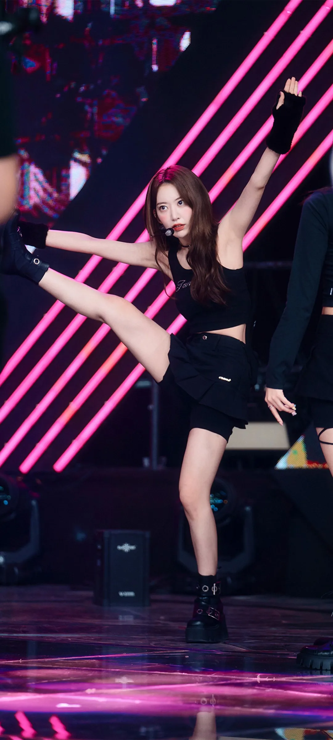 Fond d'écran de verrouillage mobile Sakura Miyawaki 4K HD télécharger — IZ*ONE, LE SSERAFIM