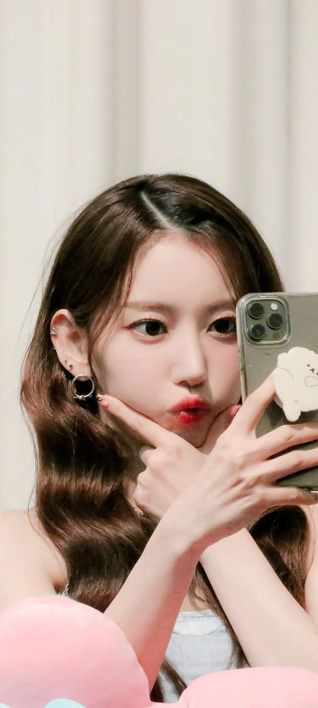 Fond d'écran de verrouillage mobile Sakura Miyawaki 4K HD télécharger — IZ*ONE, LE SSERAFIM