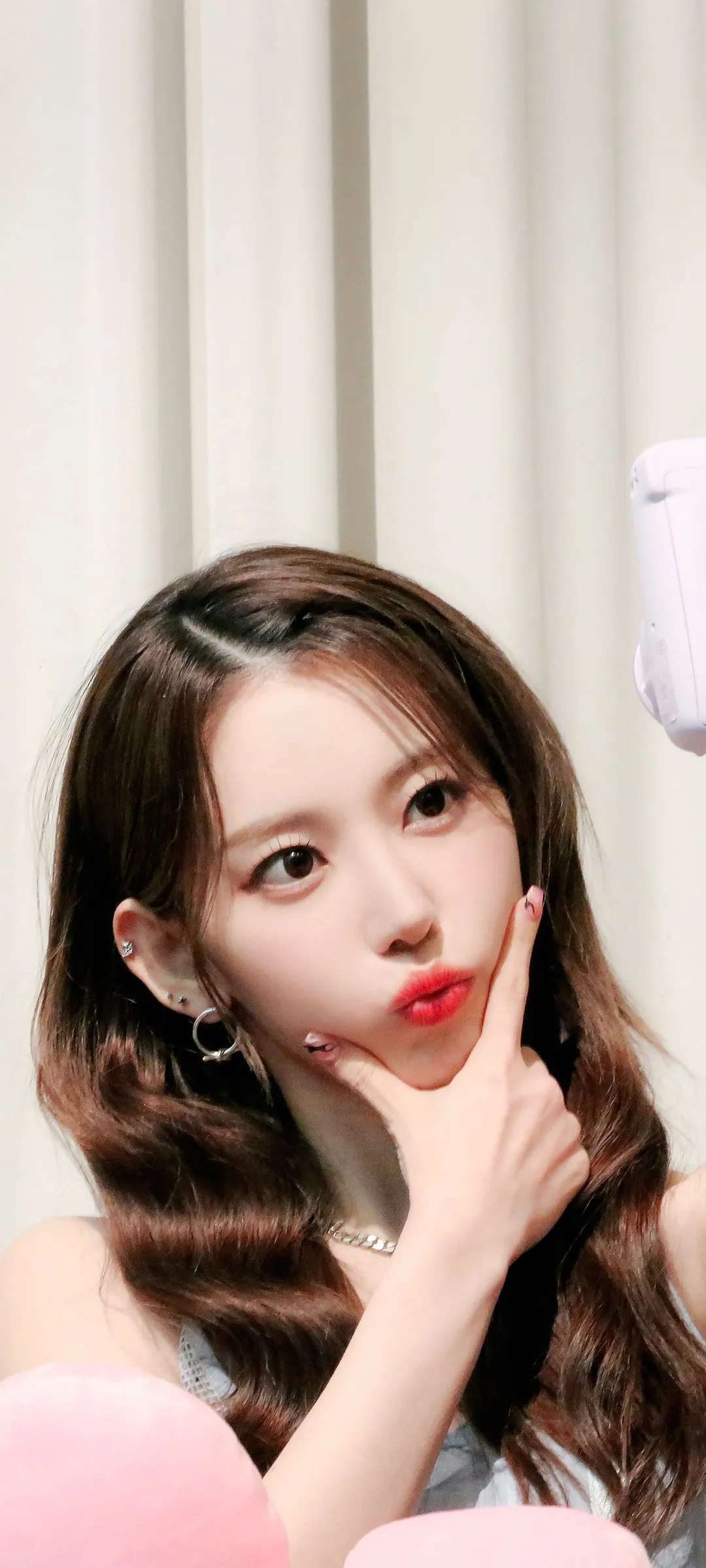 Fond d'écran de verrouillage mobile Sakura Miyawaki 4K HD télécharger — IZ*ONE, LE SSERAFIM