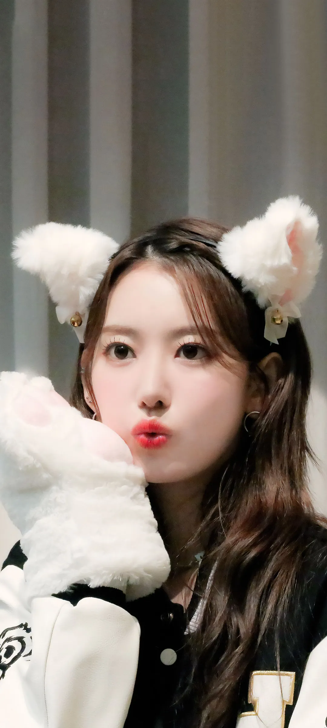 Fond d'écran de verrouillage mobile Sakura Miyawaki 4K HD télécharger — IZ*ONE, LE SSERAFIM
