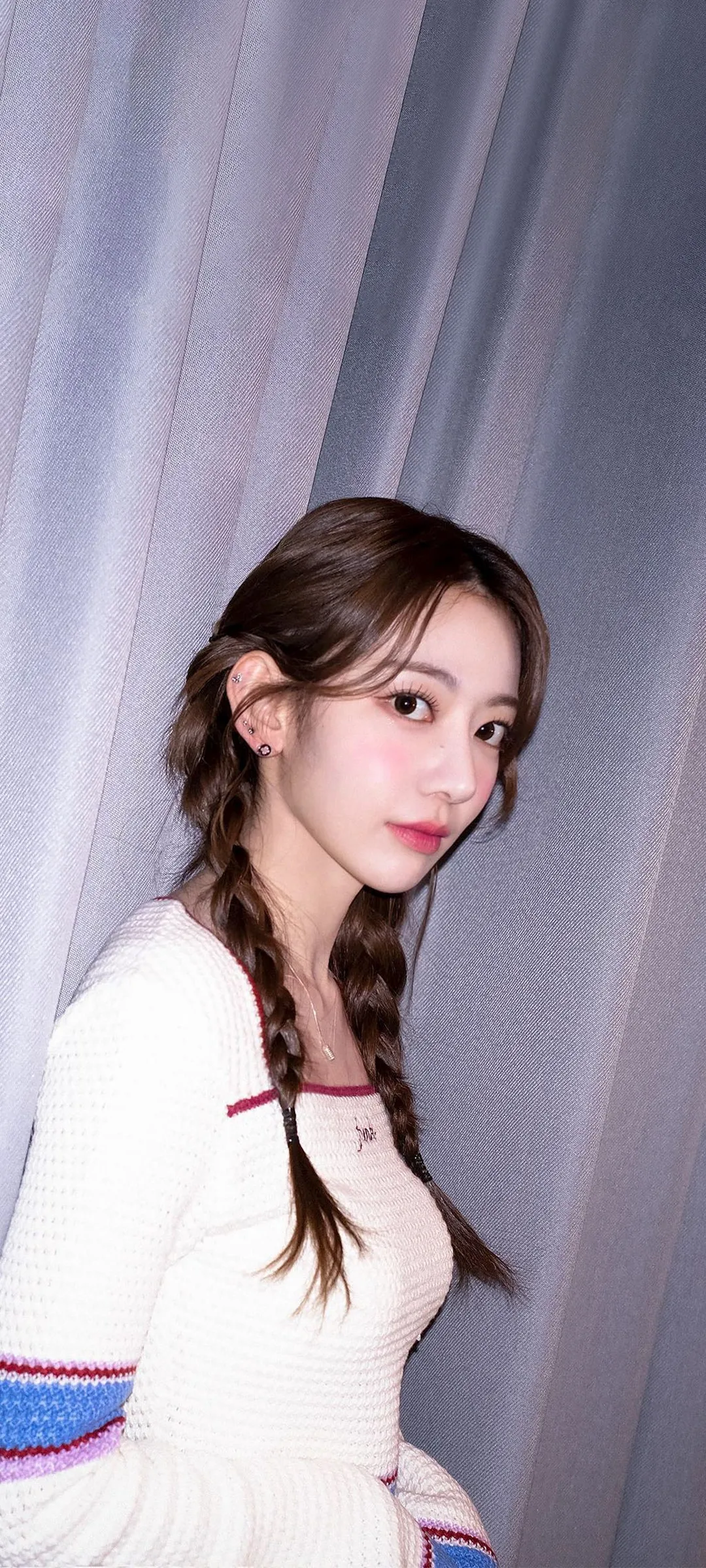 Fond d'écran de verrouillage mobile Sakura Miyawaki 4K HD télécharger — IZ*ONE, LE SSERAFIM