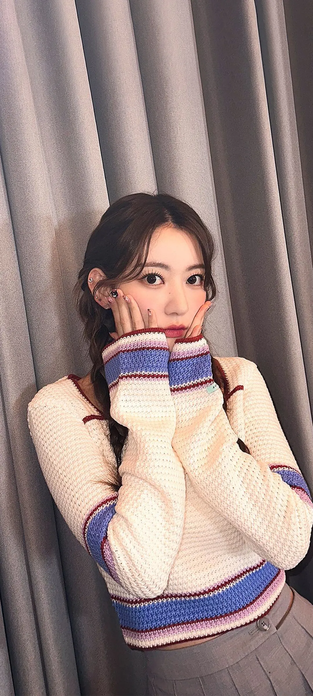Fond d'écran de verrouillage mobile Sakura Miyawaki 4K HD télécharger — IZ*ONE, LE SSERAFIM