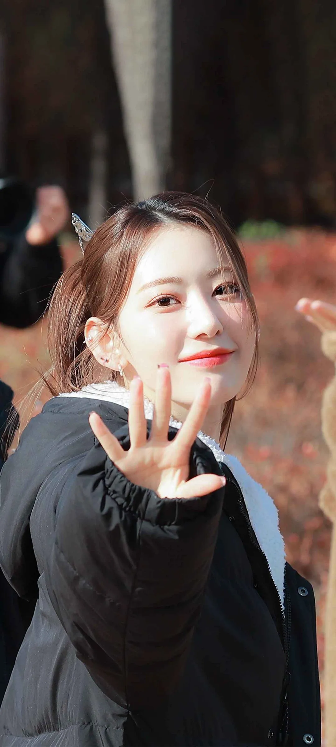 Fond d'écran de verrouillage mobile Sakura Miyawaki 4K HD télécharger — IZ*ONE, LE SSERAFIM