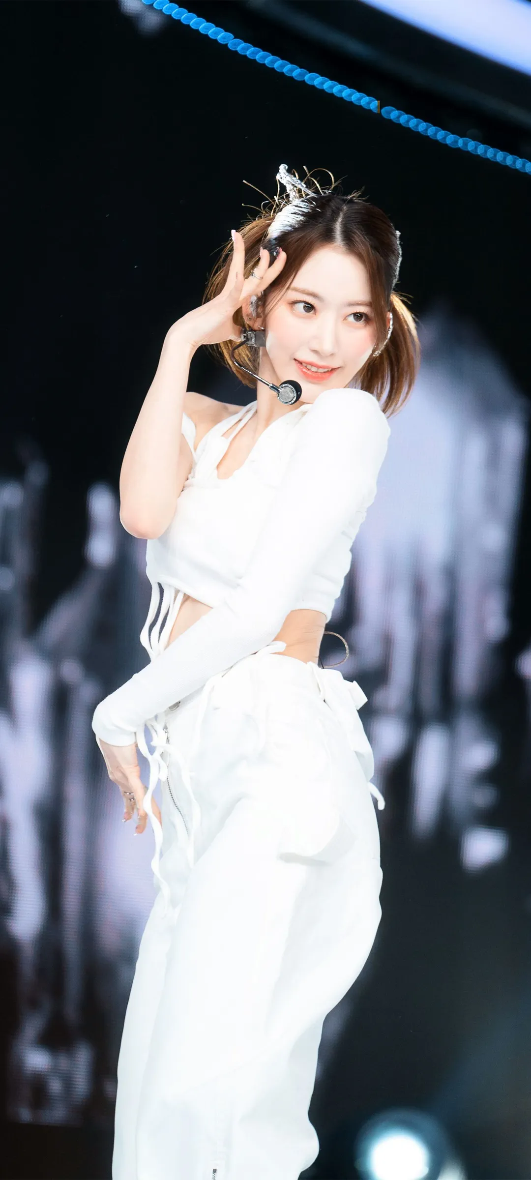 Fond d'écran de verrouillage mobile Sakura Miyawaki 4K HD télécharger — IZ*ONE, LE SSERAFIM