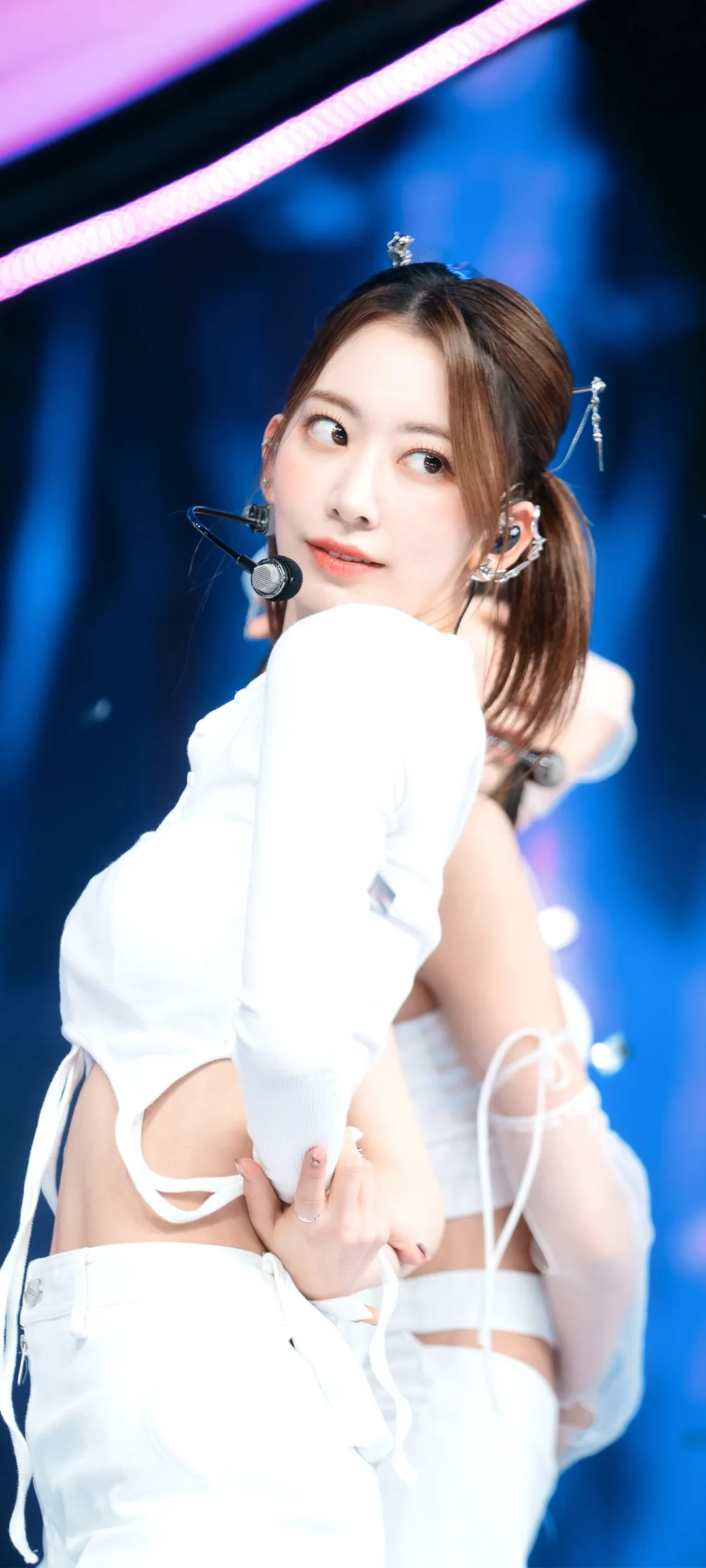 Fond d'écran de verrouillage mobile Sakura Miyawaki 4K HD télécharger — IZ*ONE, LE SSERAFIM