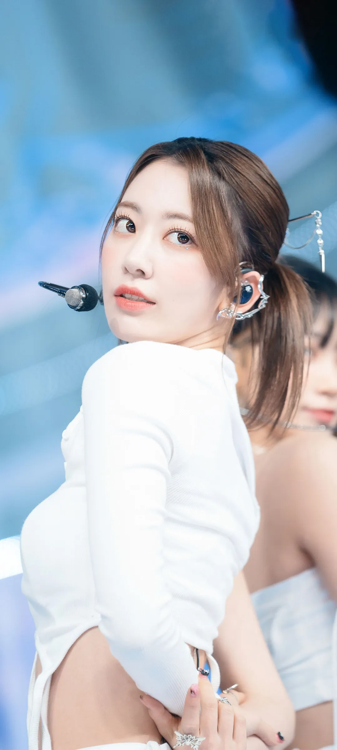 Fond d'écran de verrouillage mobile Sakura Miyawaki 4K HD télécharger — IZ*ONE, LE SSERAFIM
