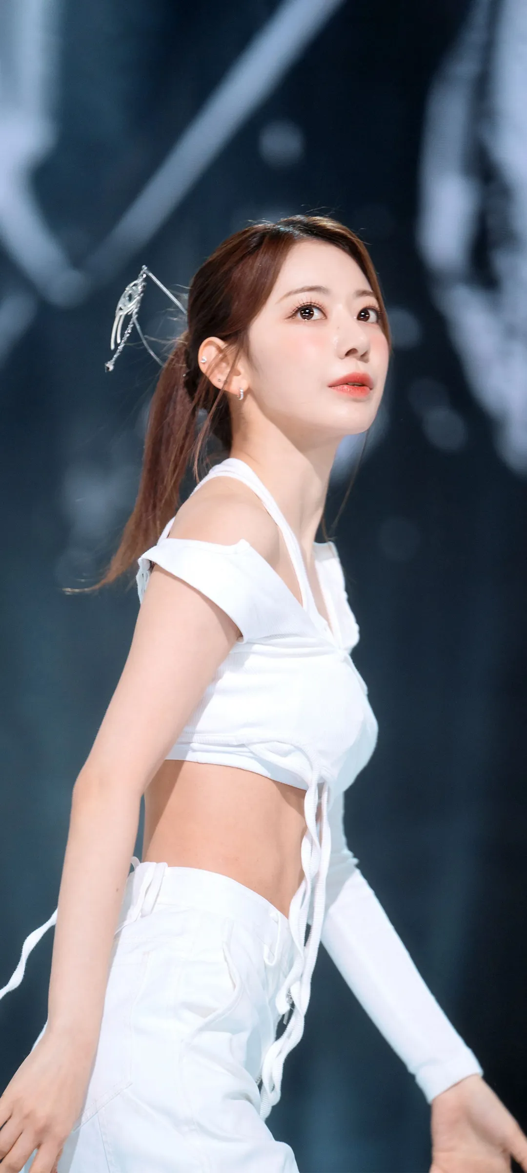 Fond d'écran de verrouillage mobile Sakura Miyawaki 4K HD télécharger — IZ*ONE, LE SSERAFIM