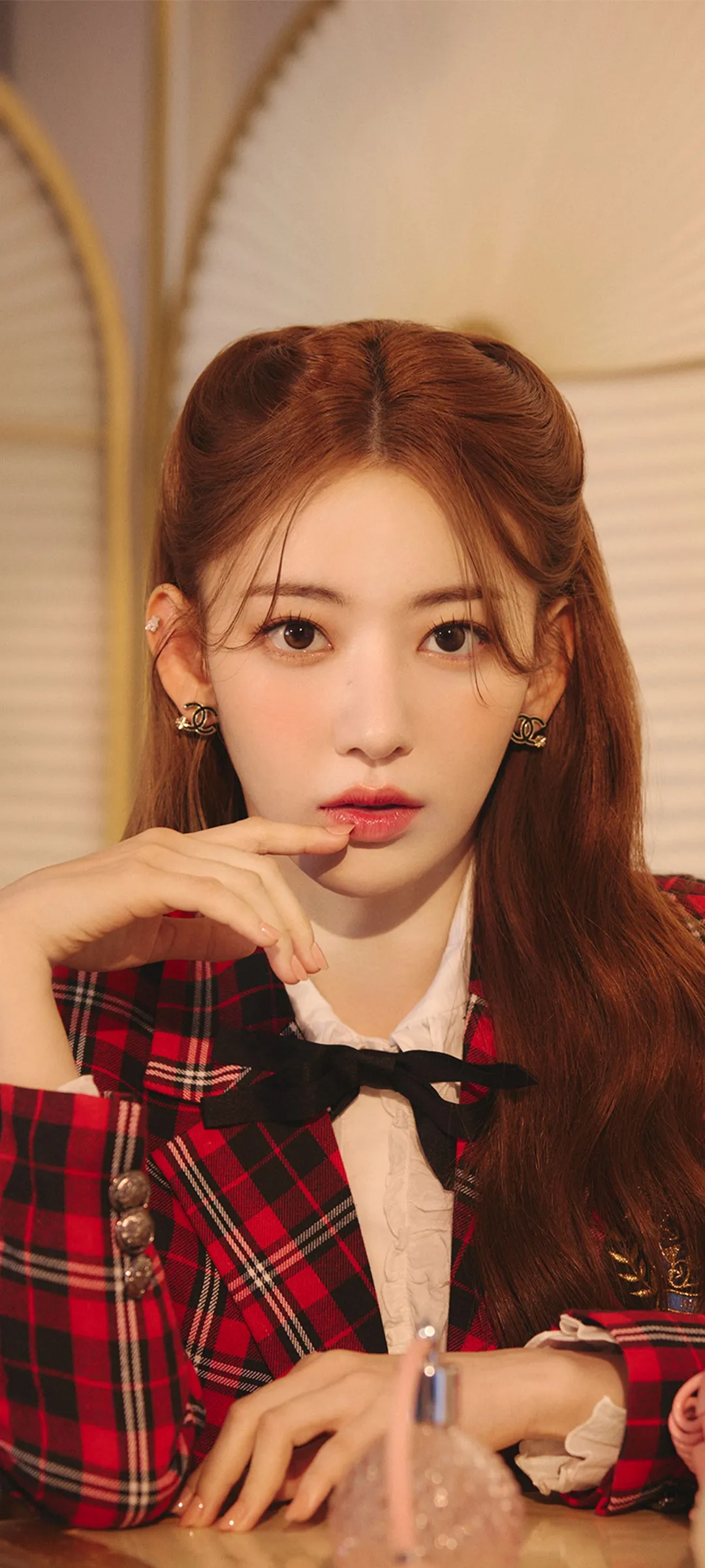 Fond d'écran de verrouillage mobile Sakura Miyawaki 4K HD télécharger — IZ*ONE, LE SSERAFIM