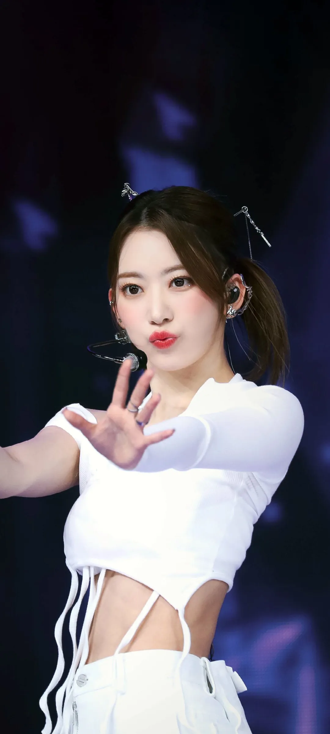 Fond d'écran de verrouillage mobile Sakura Miyawaki 4K HD télécharger — IZ*ONE, LE SSERAFIM