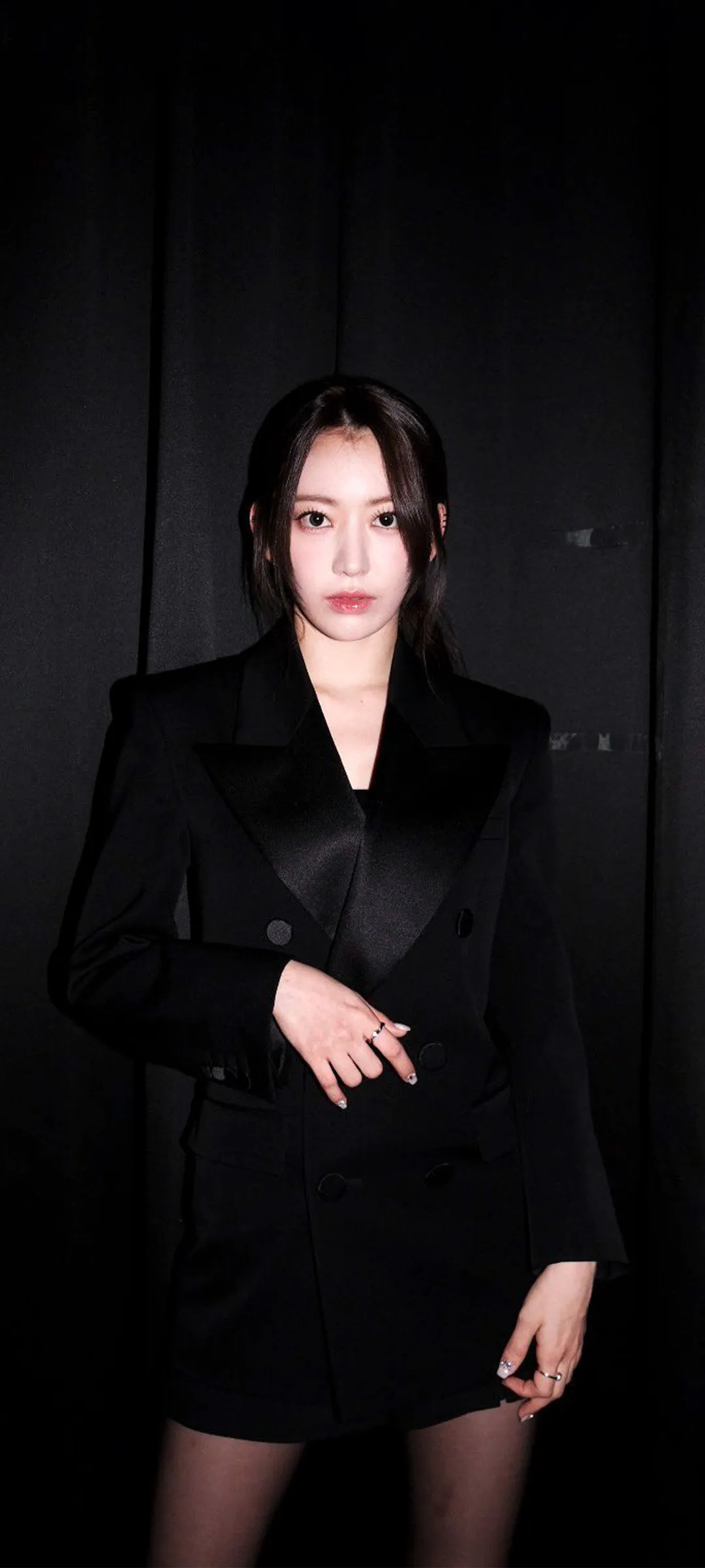 Fond d'écran de verrouillage mobile Sakura Miyawaki 4K HD télécharger — IZ*ONE, LE SSERAFIM