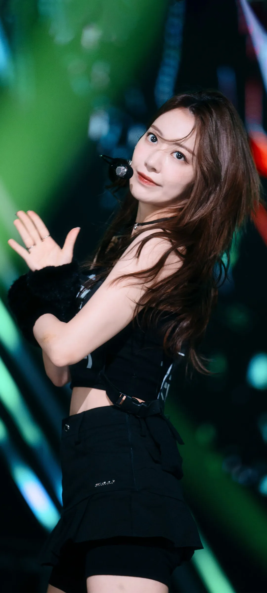Fond d'écran de verrouillage mobile Sakura Miyawaki 4K HD télécharger — IZ*ONE, LE SSERAFIM