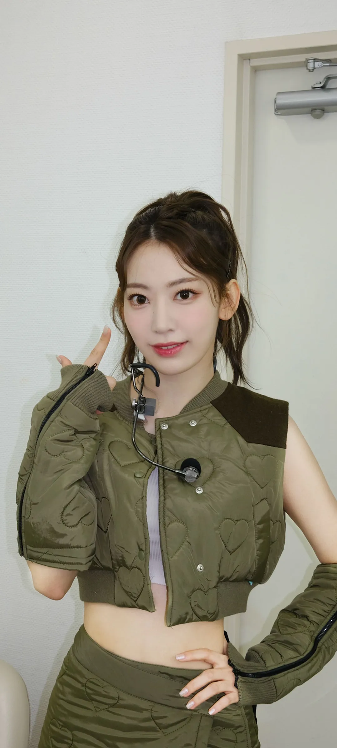 Fond d'écran de verrouillage mobile Sakura Miyawaki 4K HD télécharger — IZ*ONE, LE SSERAFIM