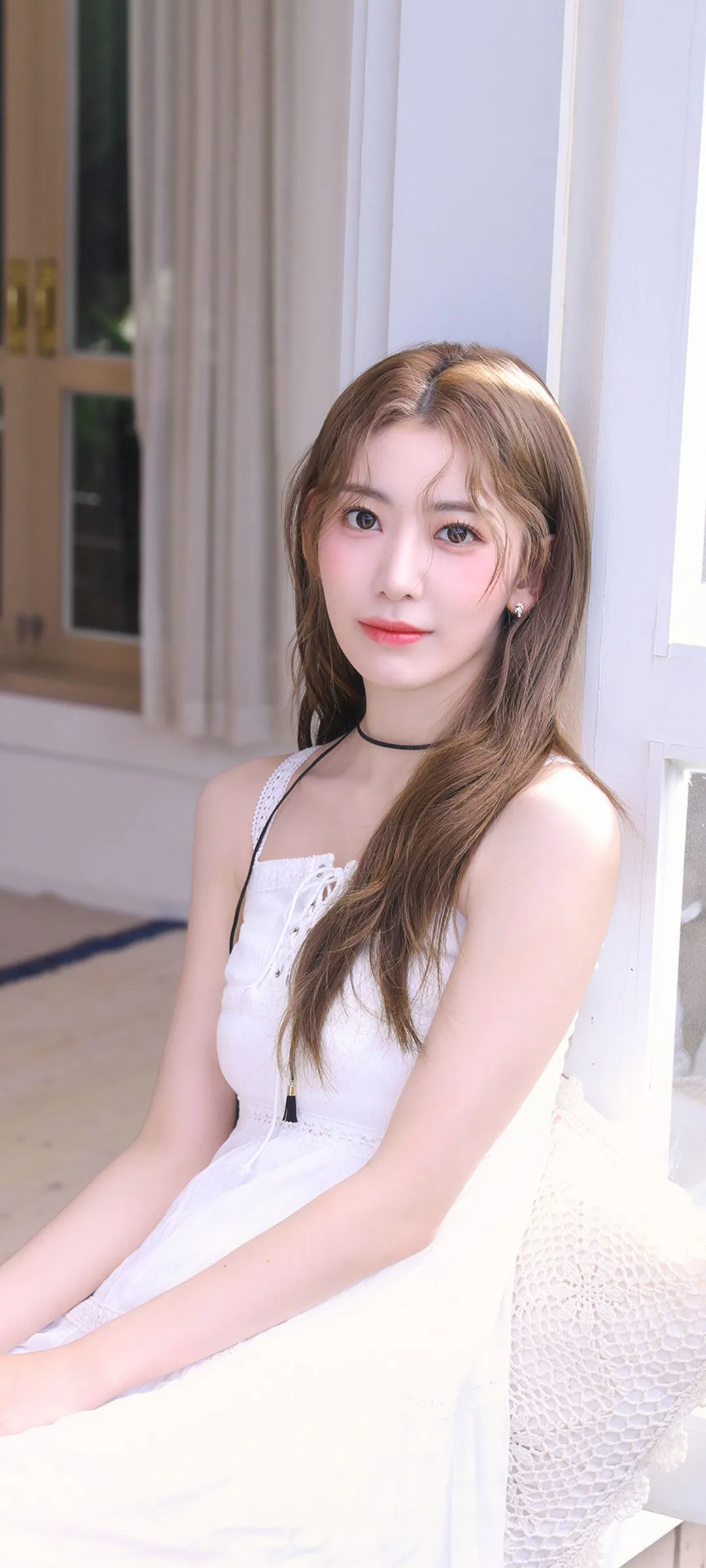 Fond d'écran de verrouillage mobile Sakura Miyawaki 4K HD télécharger — IZ*ONE, LE SSERAFIM