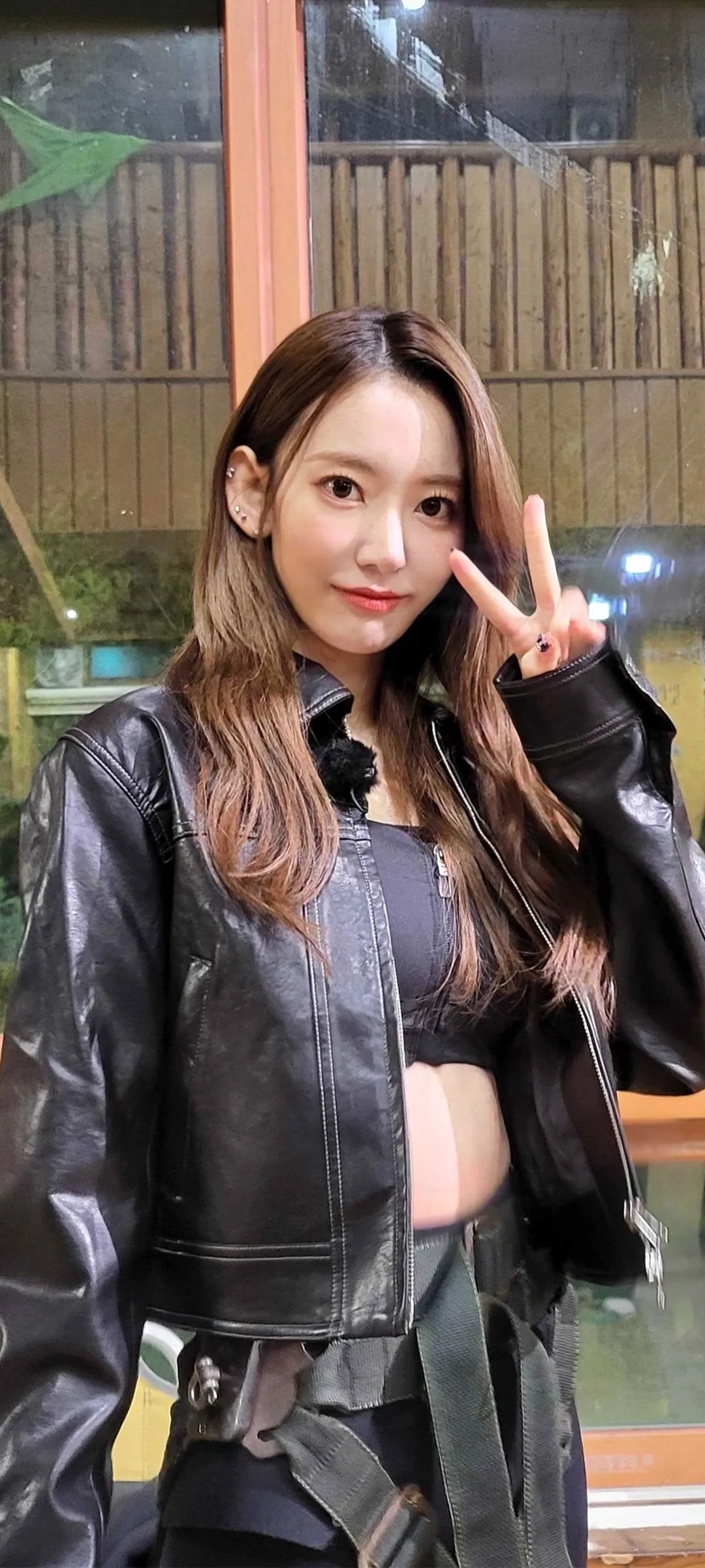 Fond d'écran de verrouillage mobile Sakura Miyawaki 4K HD télécharger — IZ*ONE, LE SSERAFIM