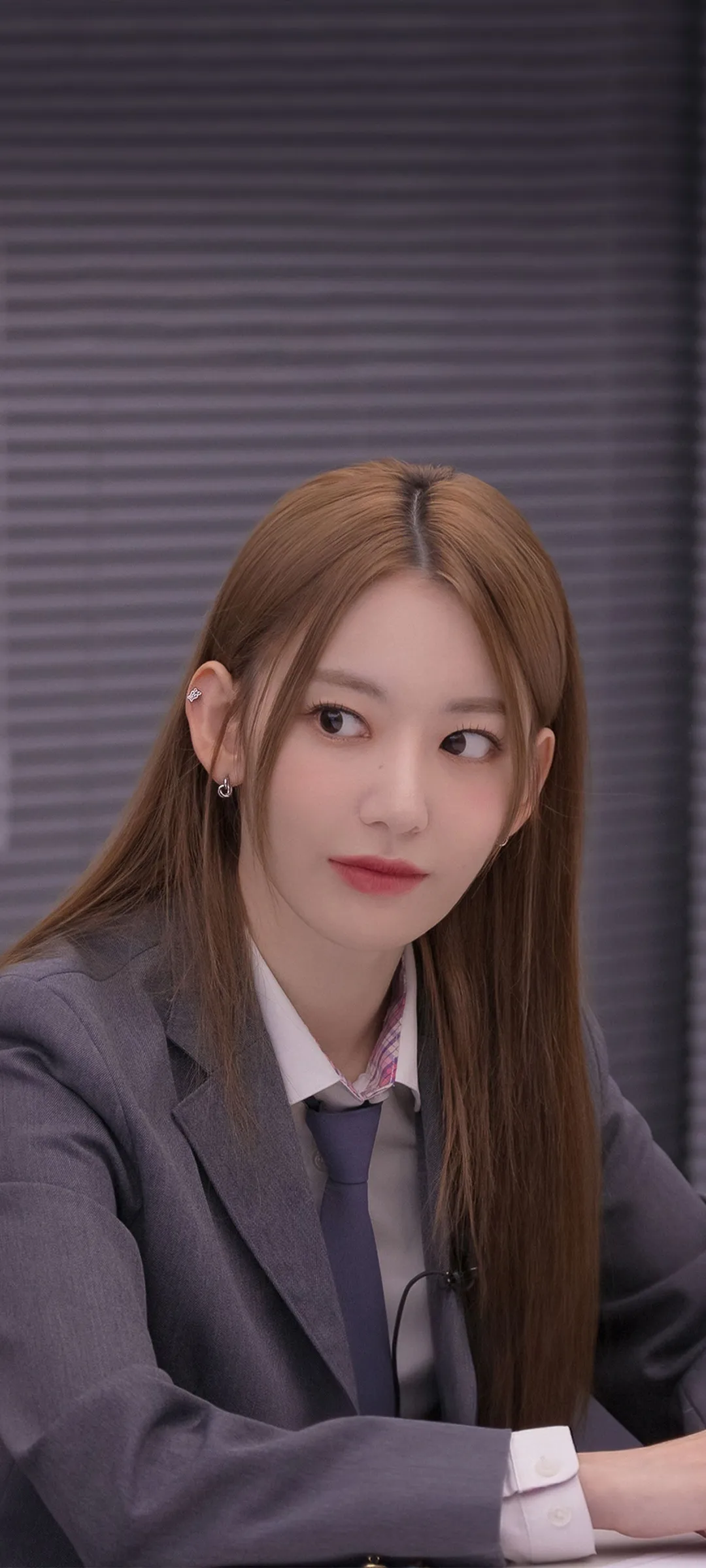 Fond d'écran de verrouillage mobile Sakura Miyawaki 4K HD télécharger — IZ*ONE, LE SSERAFIM