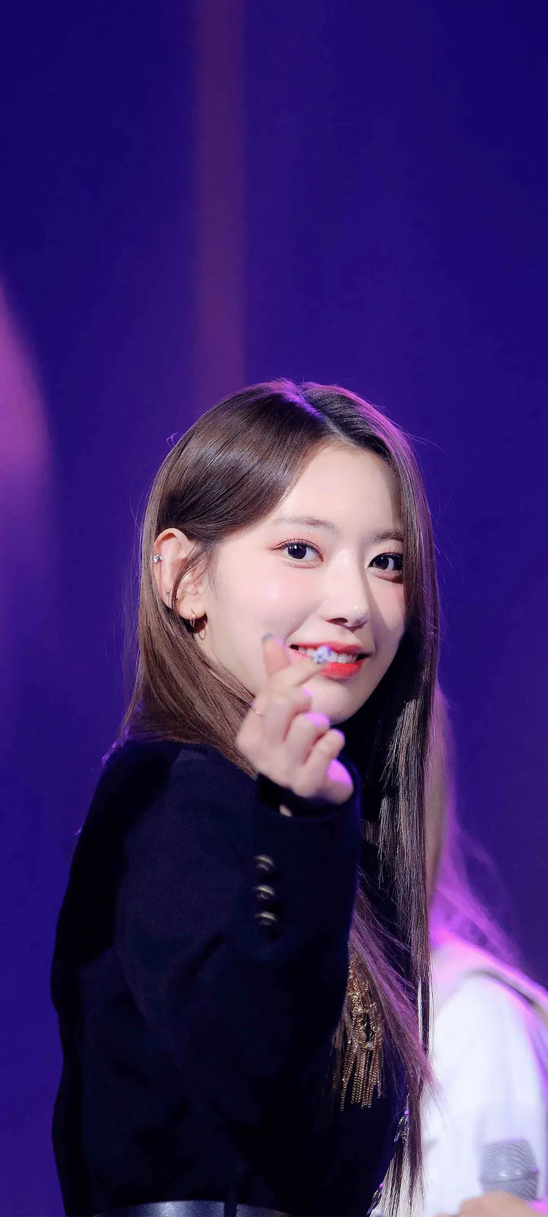 Fond d'écran de verrouillage mobile Sakura Miyawaki 4K HD télécharger — IZ*ONE, LE SSERAFIM
