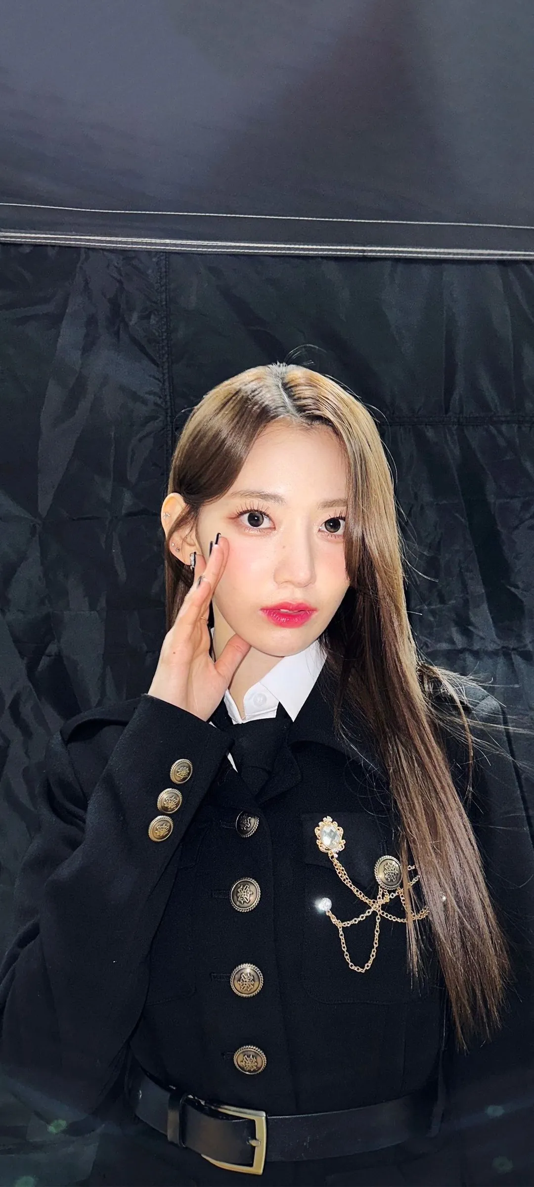 Fond d'écran de verrouillage mobile Sakura Miyawaki 4K HD télécharger — IZ*ONE, LE SSERAFIM