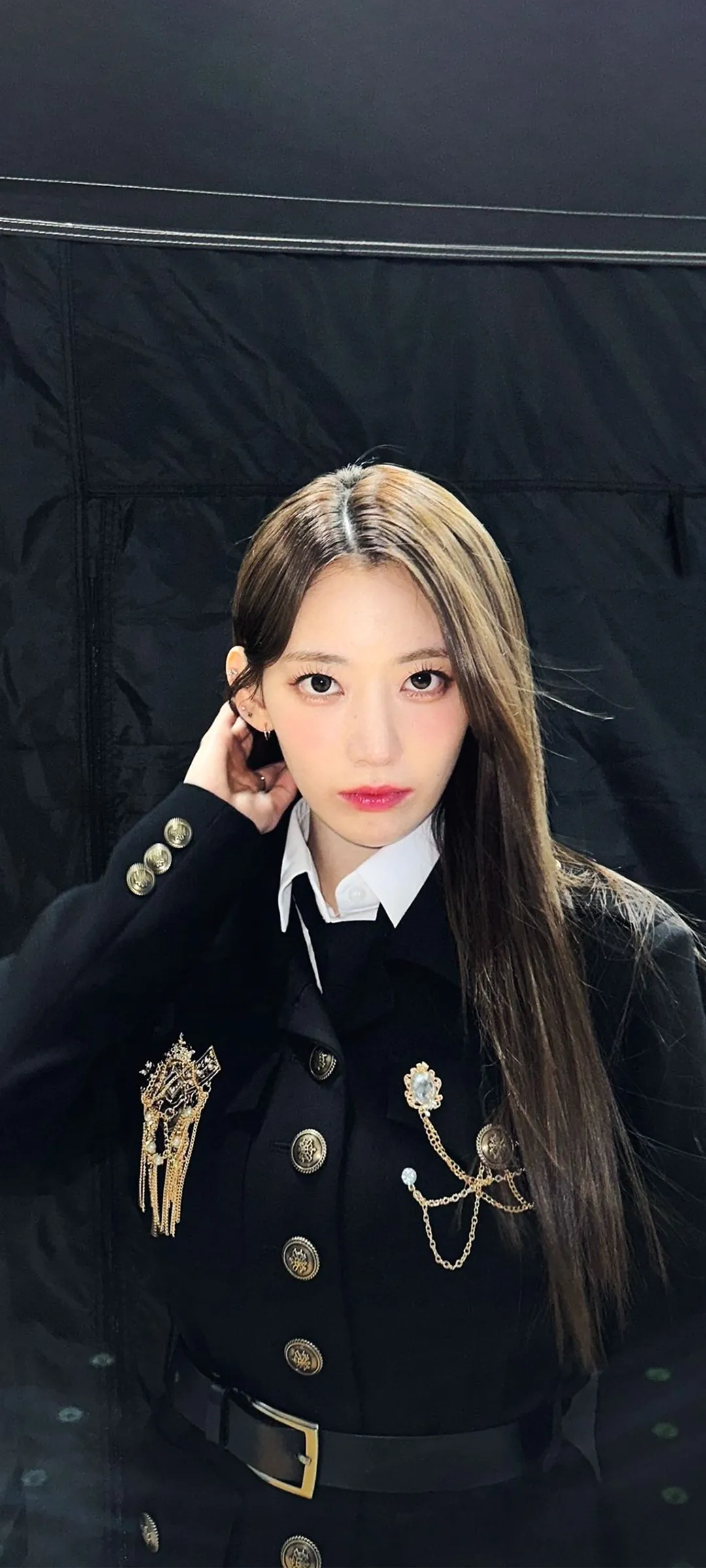Fond d'écran de verrouillage mobile Sakura Miyawaki 4K HD télécharger — IZ*ONE, LE SSERAFIM