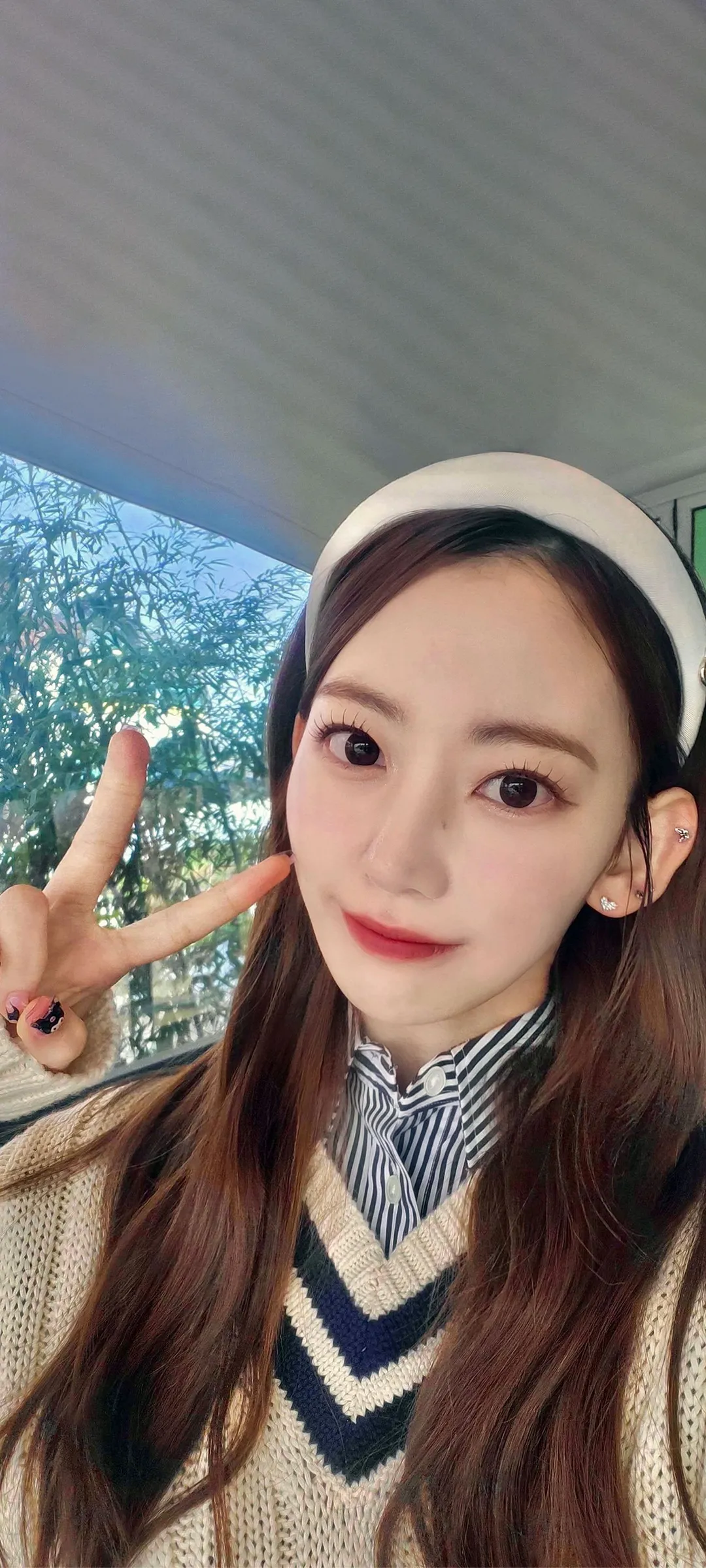 Fond d'écran de verrouillage mobile Sakura Miyawaki 4K HD télécharger — IZ*ONE, LE SSERAFIM