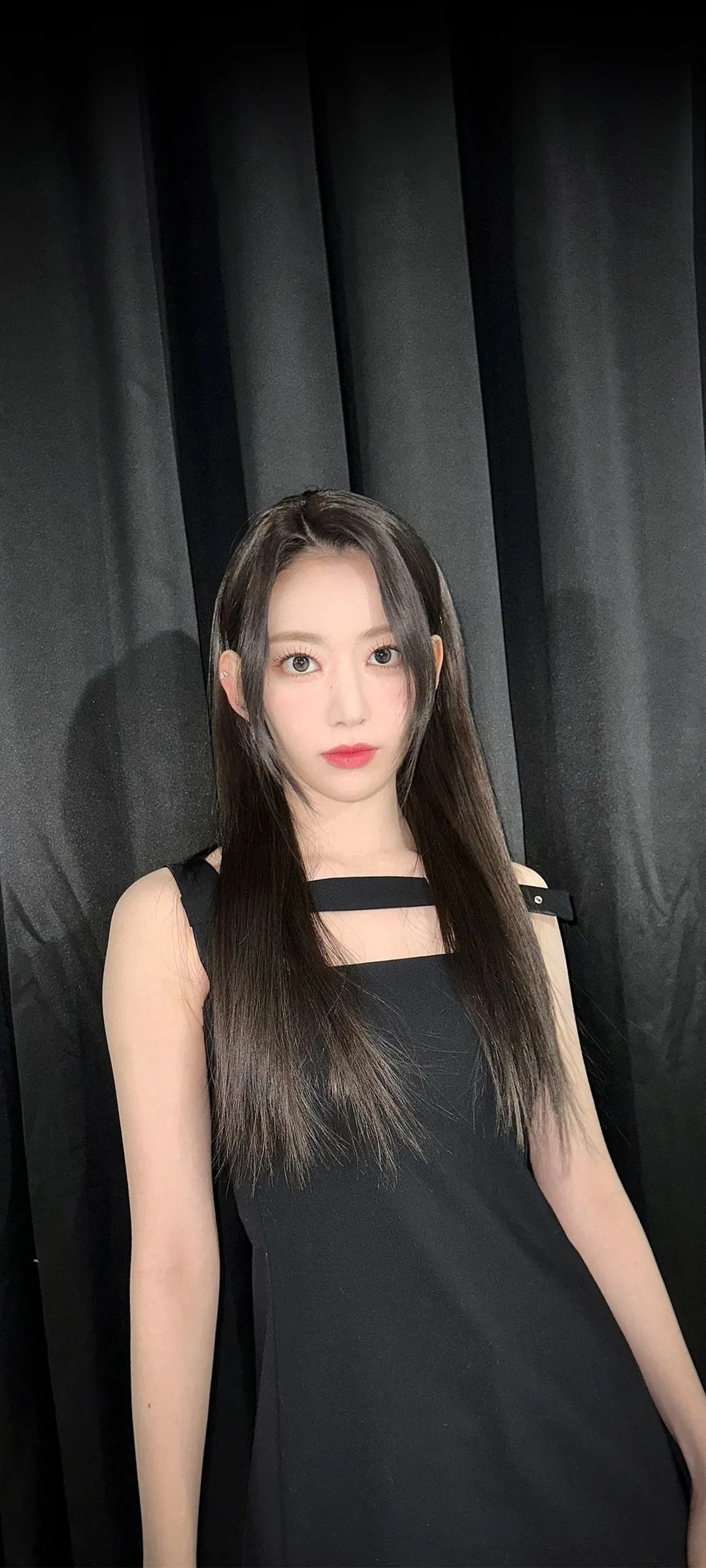 Fond d'écran de verrouillage mobile Sakura Miyawaki 4K HD télécharger — IZ*ONE, LE SSERAFIM