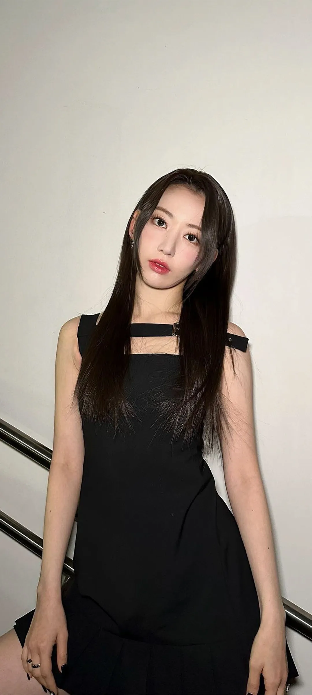 Fond d'écran de verrouillage mobile Sakura Miyawaki 4K HD télécharger — IZ*ONE, LE SSERAFIM
