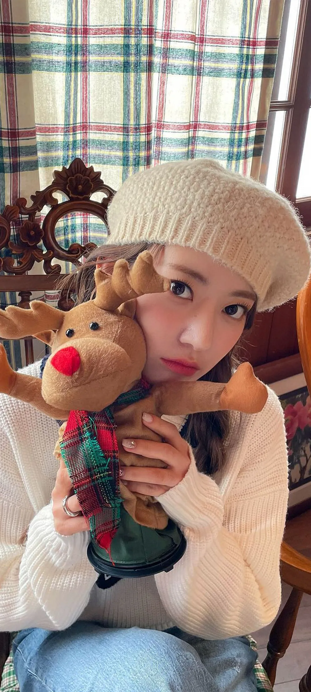 Fond d'écran de verrouillage mobile Sakura Miyawaki 4K HD télécharger — IZ*ONE, LE SSERAFIM
