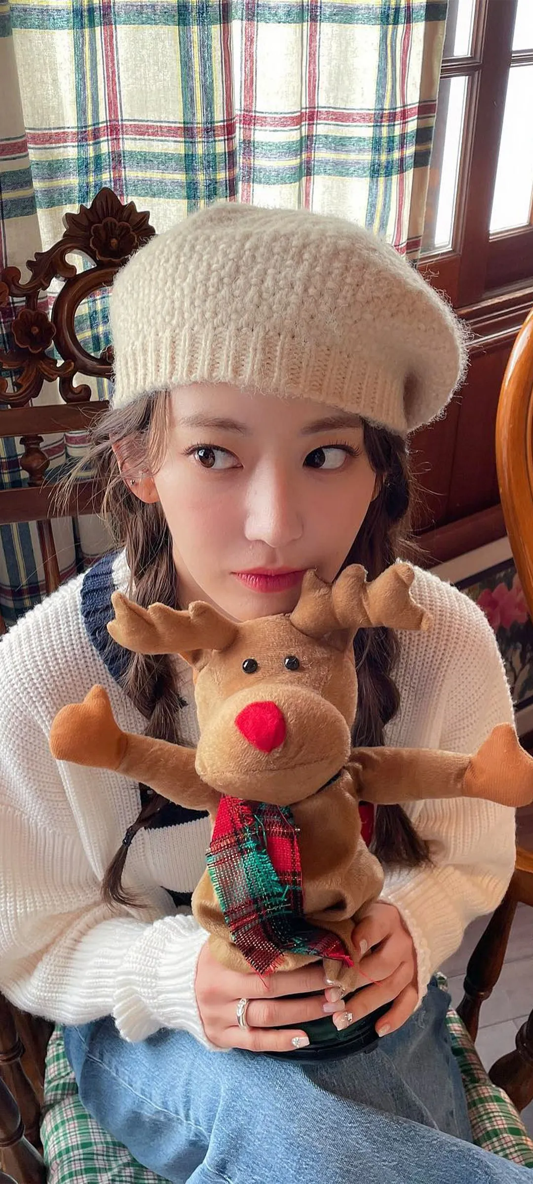Fond d'écran de verrouillage mobile Sakura Miyawaki 4K HD télécharger — IZ*ONE, LE SSERAFIM