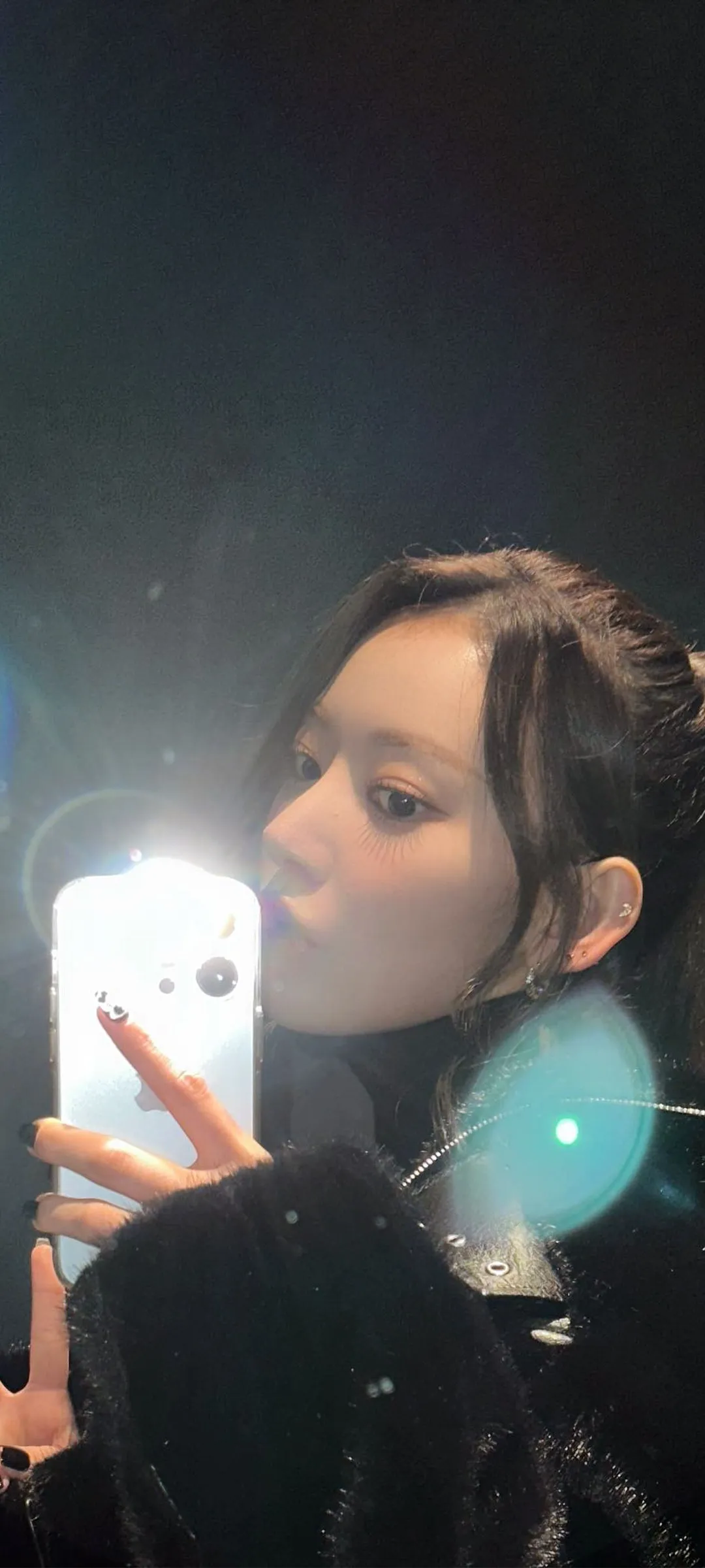 Fond d'écran de verrouillage mobile Sakura Miyawaki 4K HD télécharger — IZ*ONE, LE SSERAFIM
