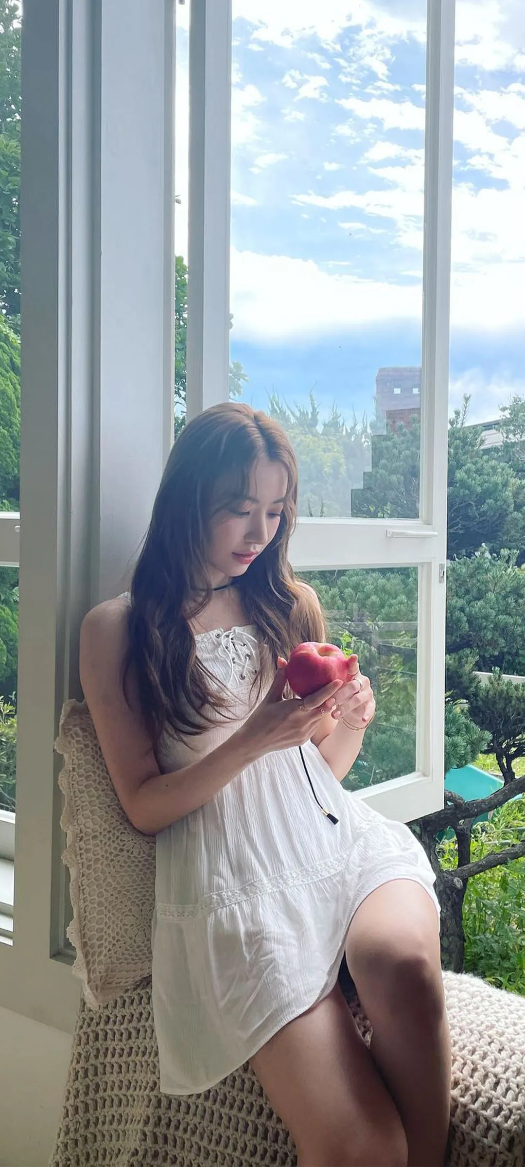 Fond d'écran de verrouillage mobile Sakura Miyawaki 4K HD télécharger — IZ*ONE, LE SSERAFIM