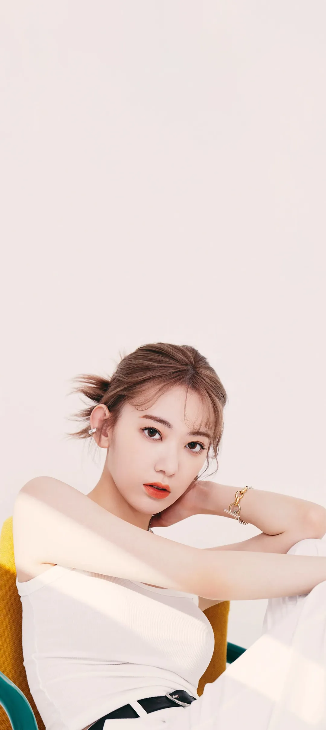 Fond d'écran de verrouillage mobile Sakura Miyawaki 4K HD télécharger — IZ*ONE, LE SSERAFIM