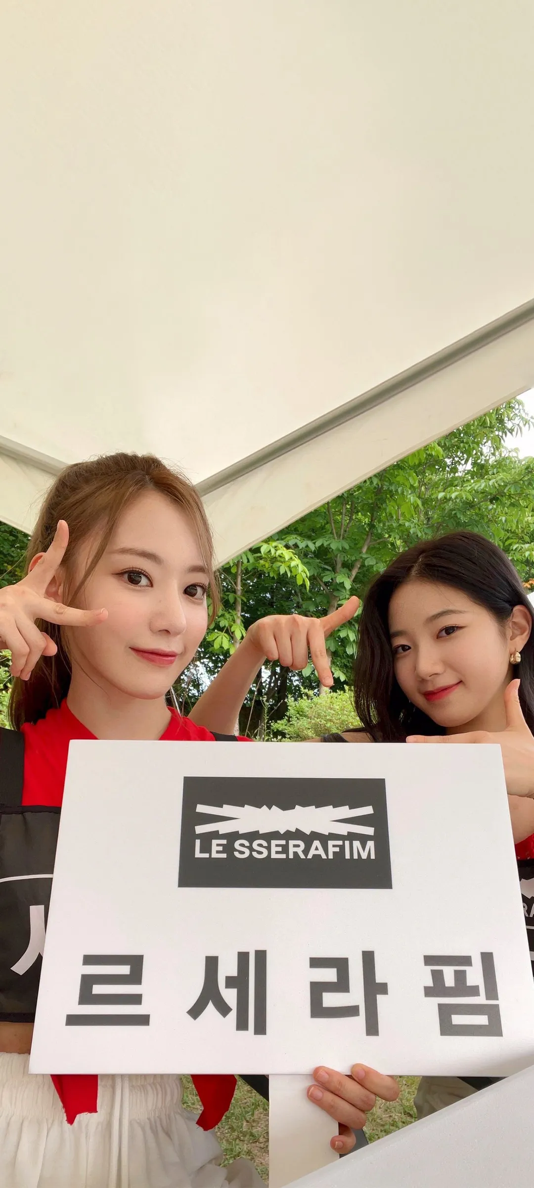 Fond d'écran de verrouillage mobile Sakura Miyawaki 4K HD télécharger — IZ*ONE, LE SSERAFIM