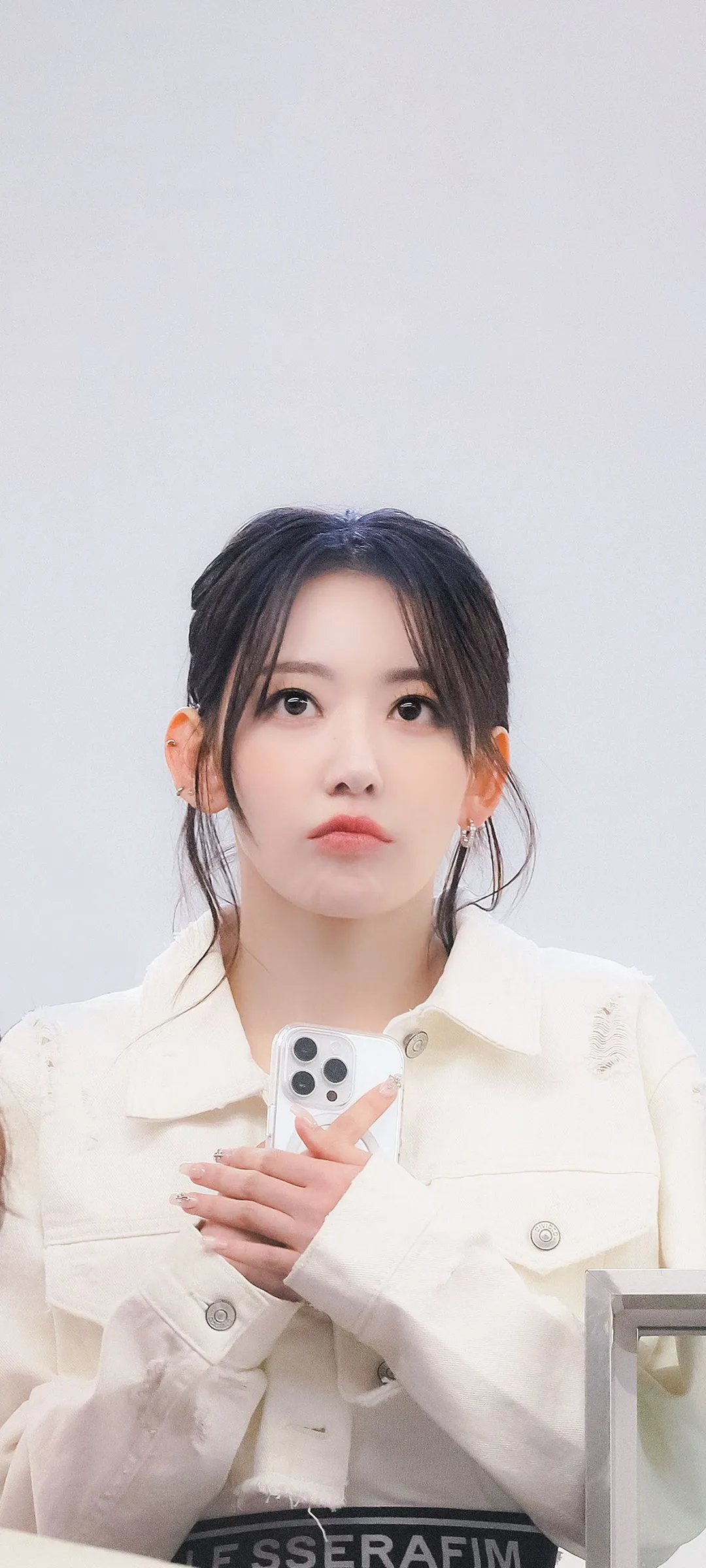 Fond d'écran de verrouillage mobile Sakura Miyawaki 4K HD télécharger — IZ*ONE, LE SSERAFIM