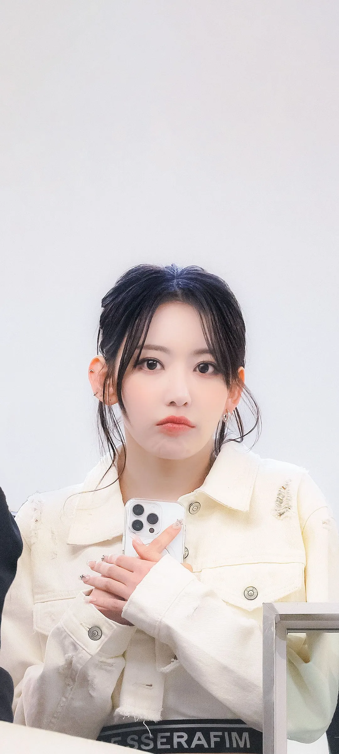 Fond d'écran de verrouillage mobile Sakura Miyawaki 4K HD télécharger — IZ*ONE, LE SSERAFIM