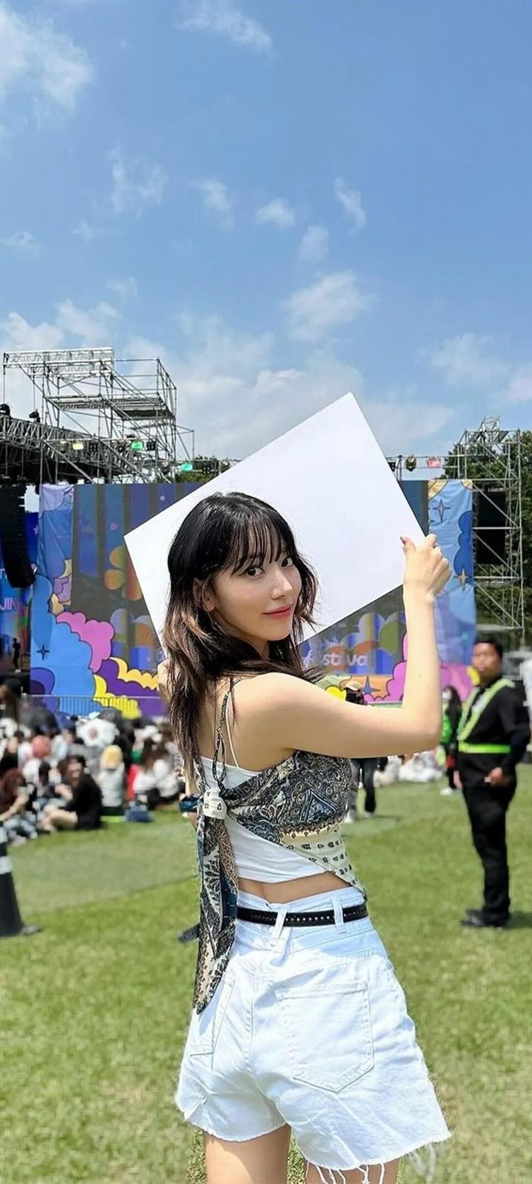 Fond d'écran de verrouillage mobile Sakura Miyawaki 4K HD télécharger — IZ*ONE, LE SSERAFIM