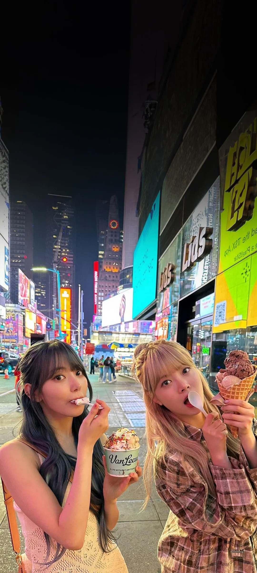 Fond d'écran de verrouillage mobile Sakura Miyawaki 4K HD télécharger — IZ*ONE, LE SSERAFIM