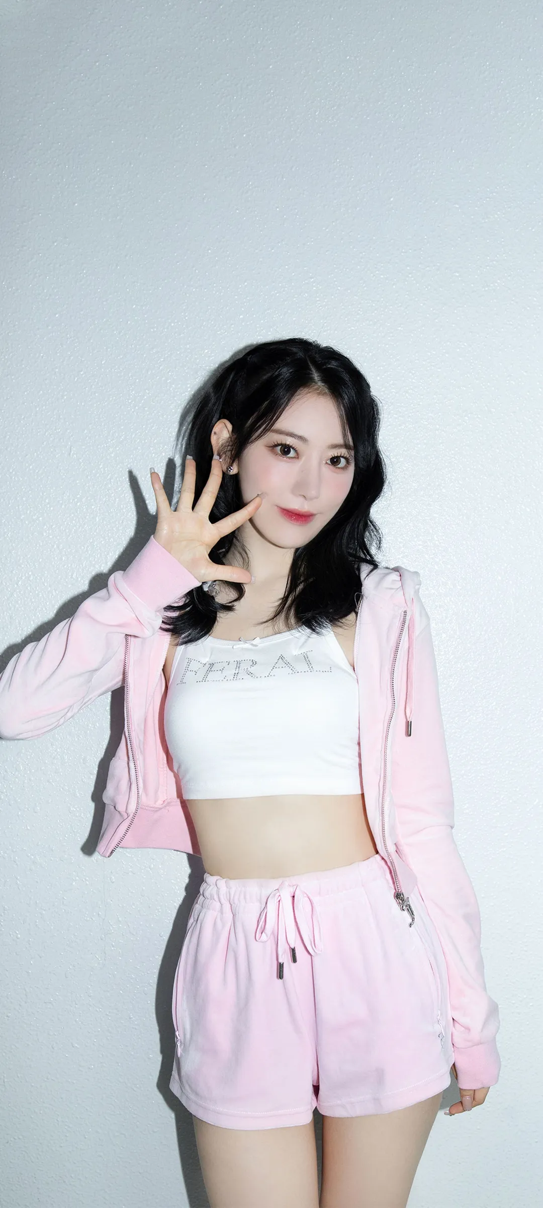 Fond d'écran de verrouillage mobile Sakura Miyawaki UNFORGIVEN 4K HD télécharger — IZ*ONE, LE SSERAFIM